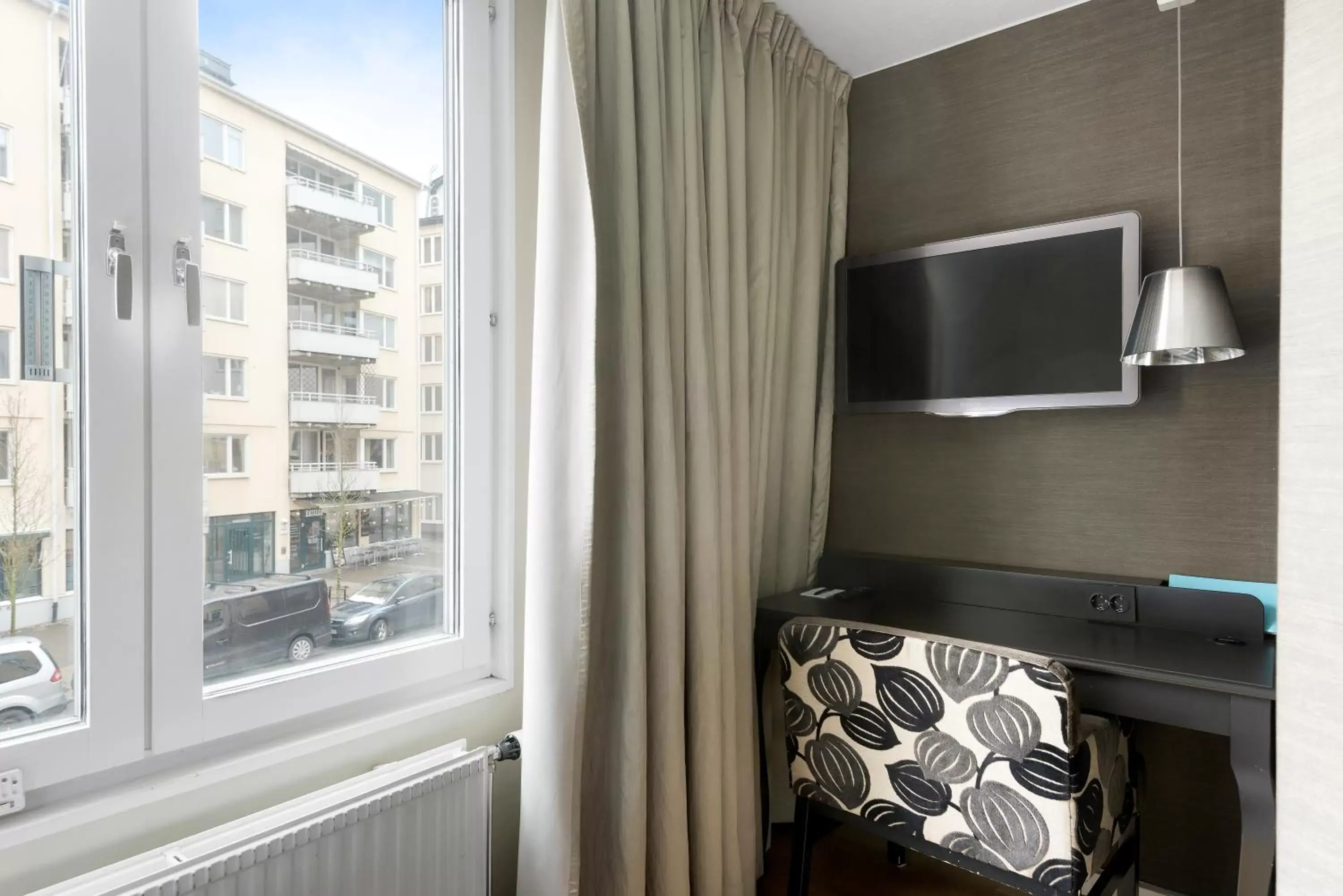 Seating area, TV/Entertainment Center in Clarion Collection Hotel Tapto