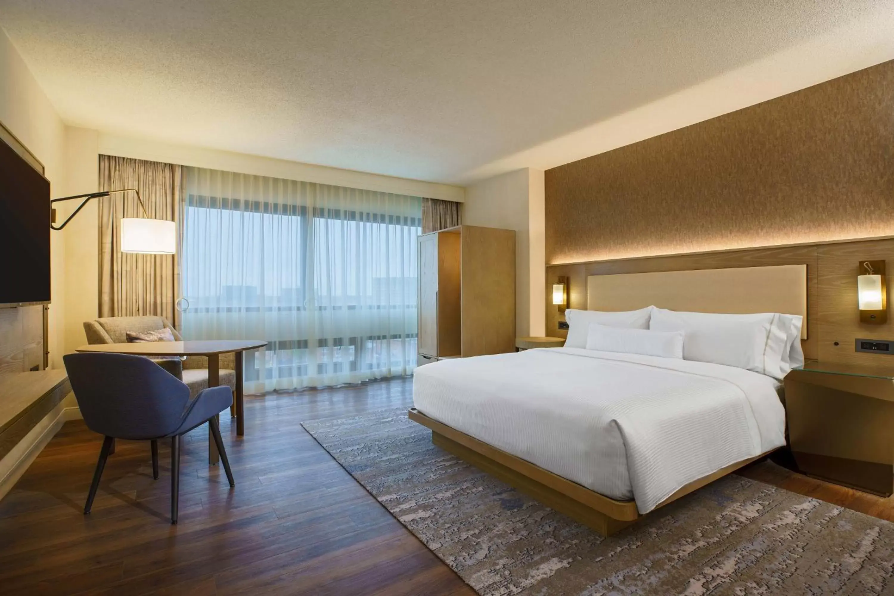 Photo of the whole room, Bed in The Westin O'Hare