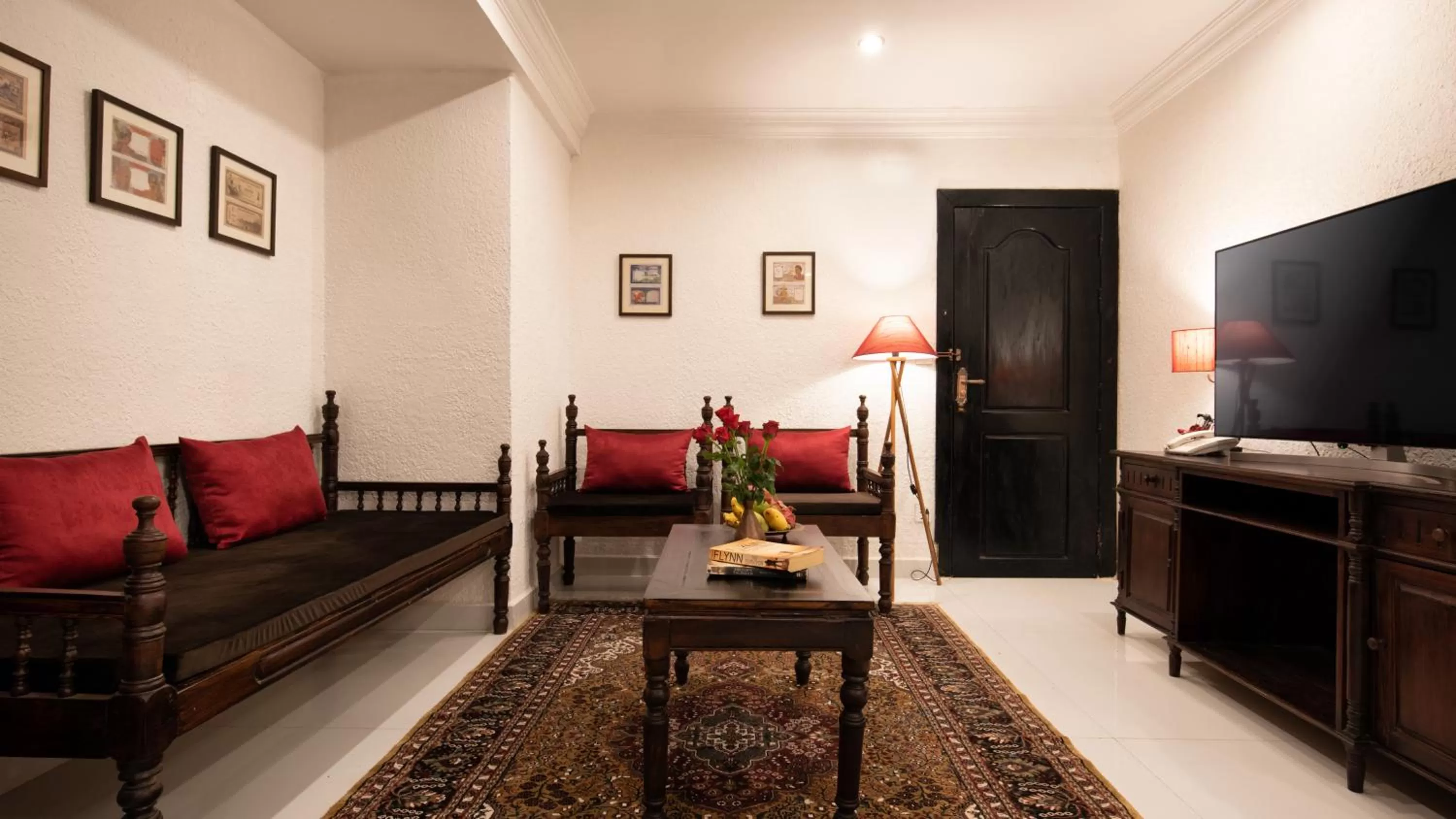 TV and multimedia in Mane Colonial Classic