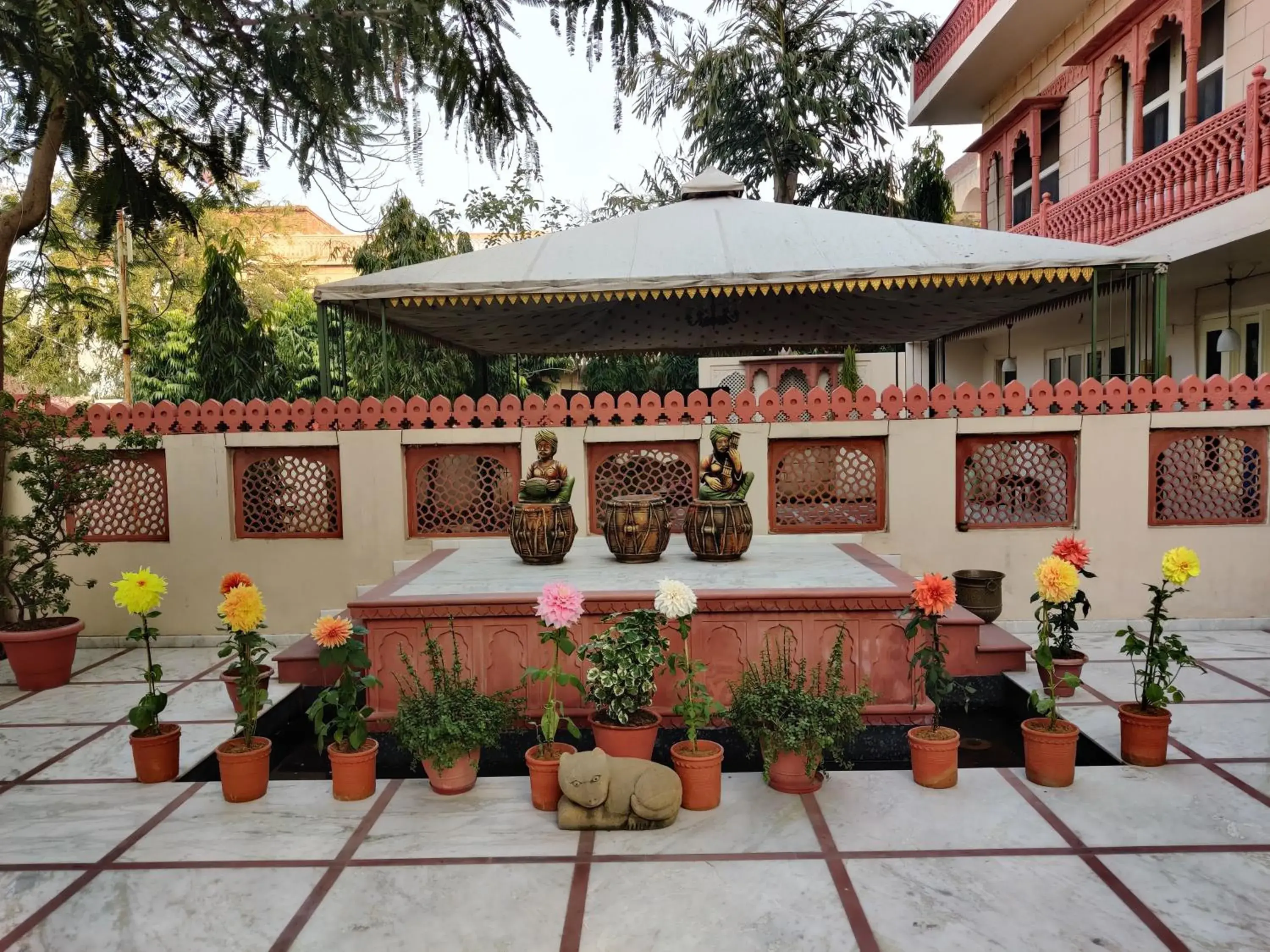 Inner courtyard view, Property Building in Suryaa Villa Jaipur - A Boutique Heritage Haveli