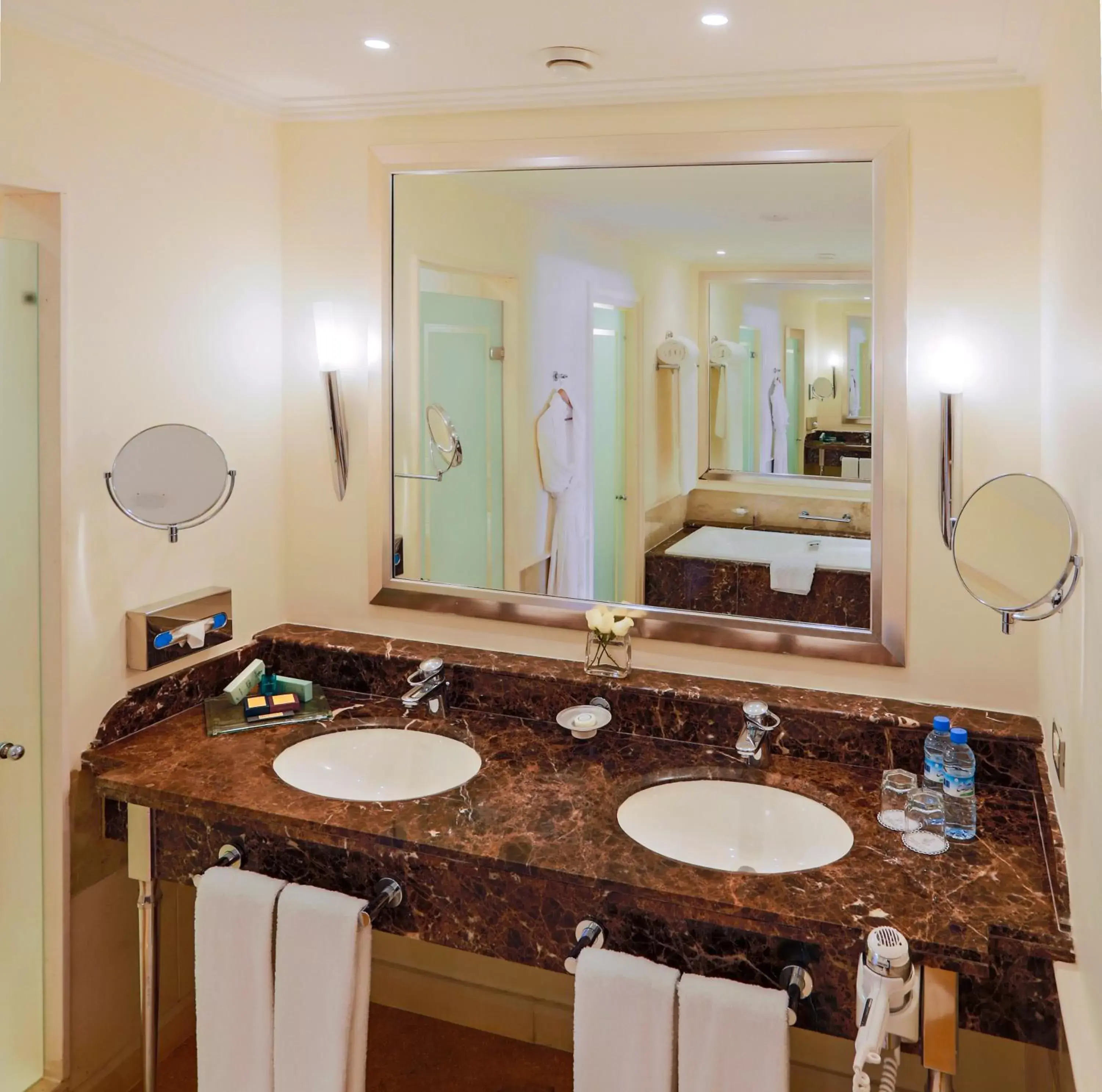 Bathroom in L' Amphitrite Palace Resort & Spa