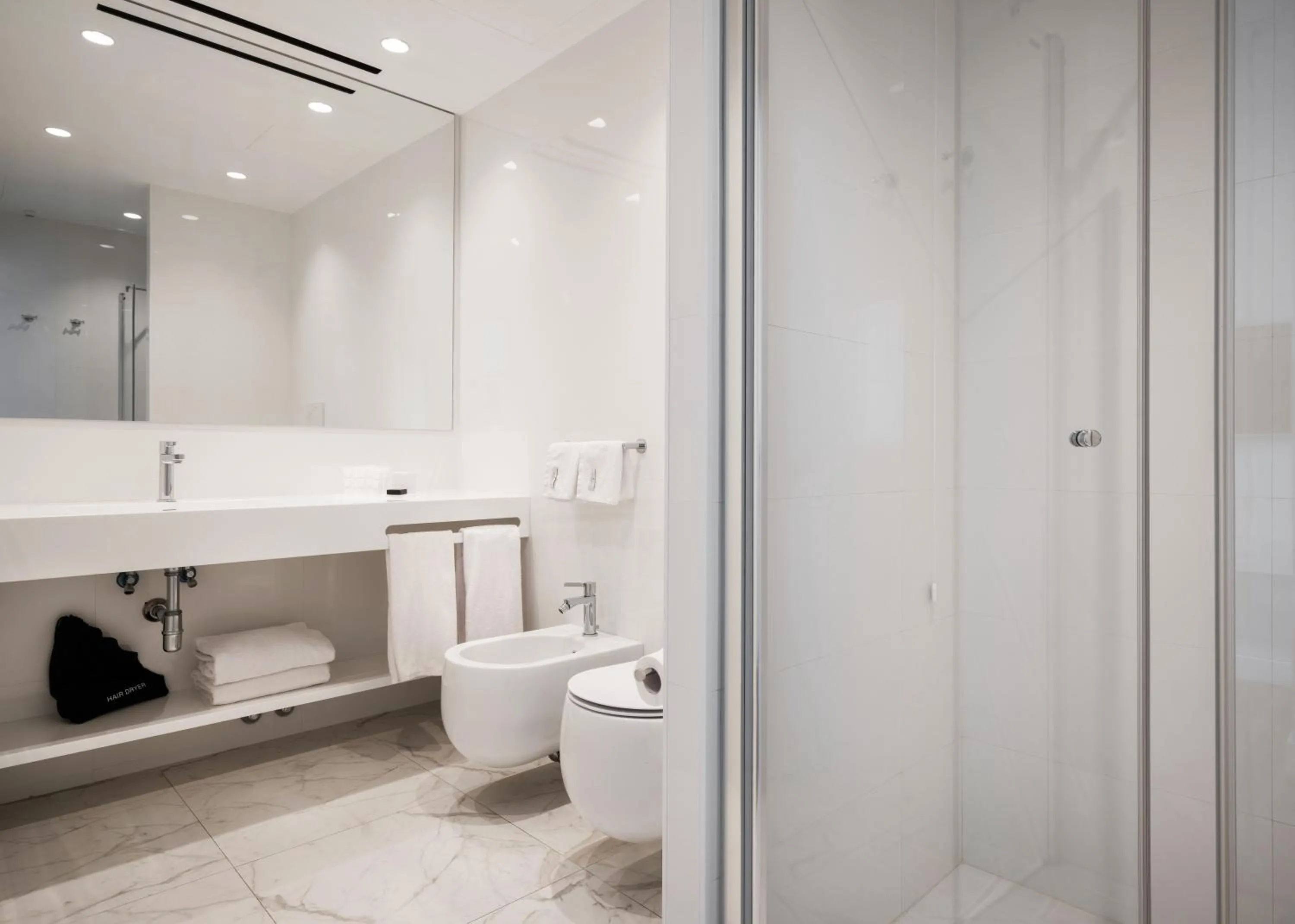 Shower in Hotel Morfeo