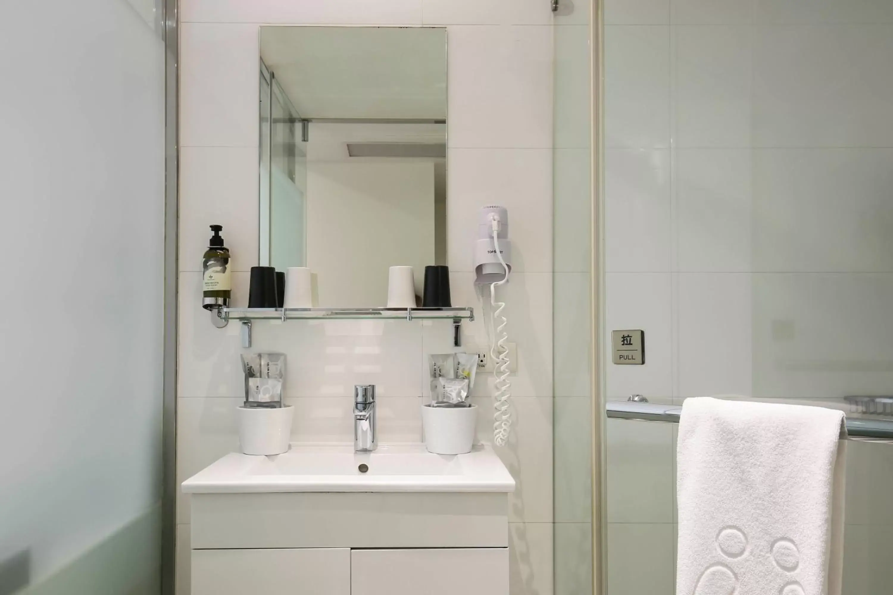 Photo of the whole room in CityInn Hotel Taipei Station Branch III Photo of the whole room in CityInn Hotel Taipei Station Branch III