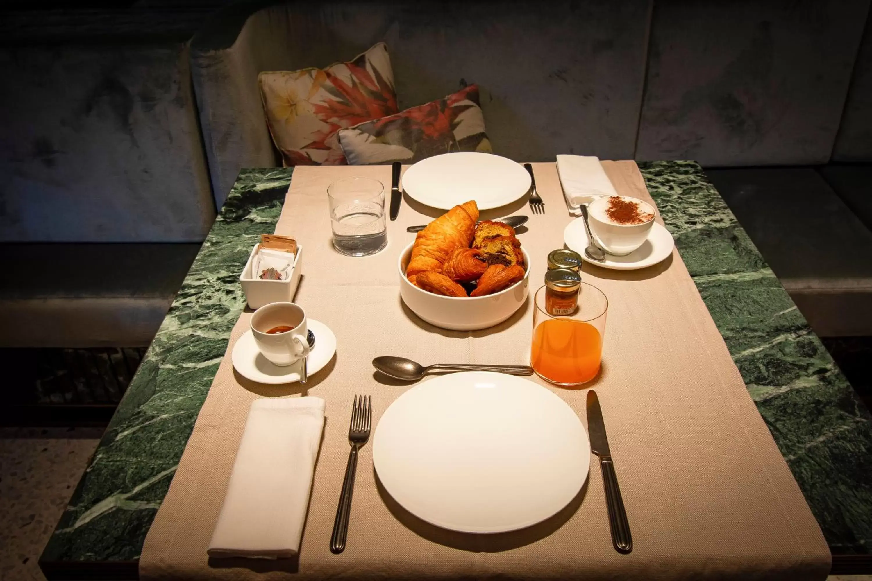 Breakfast in Hotel Corona d'Oro