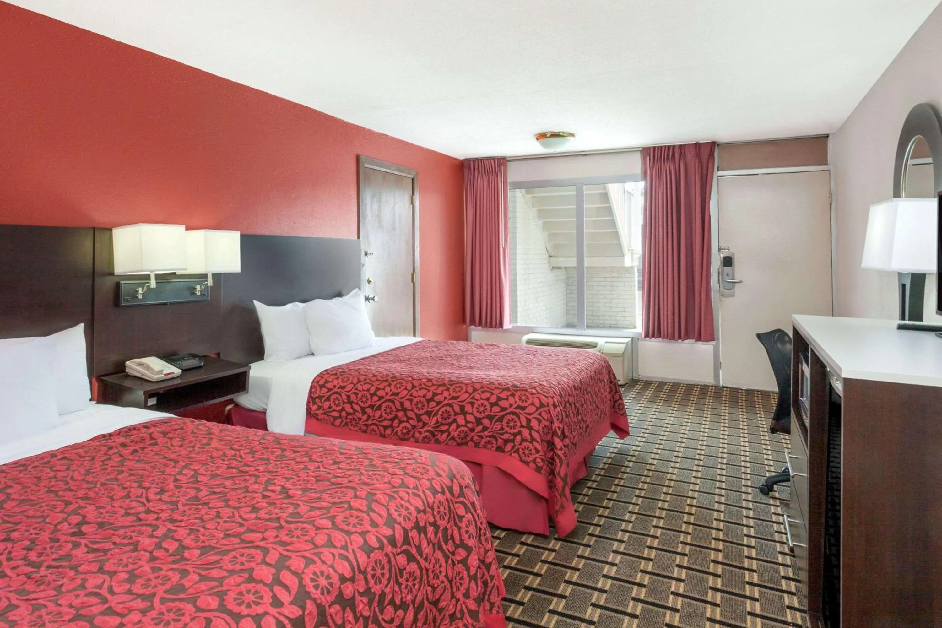 Photo of the whole room, Bed in Days Inn by Wyndham Cullman