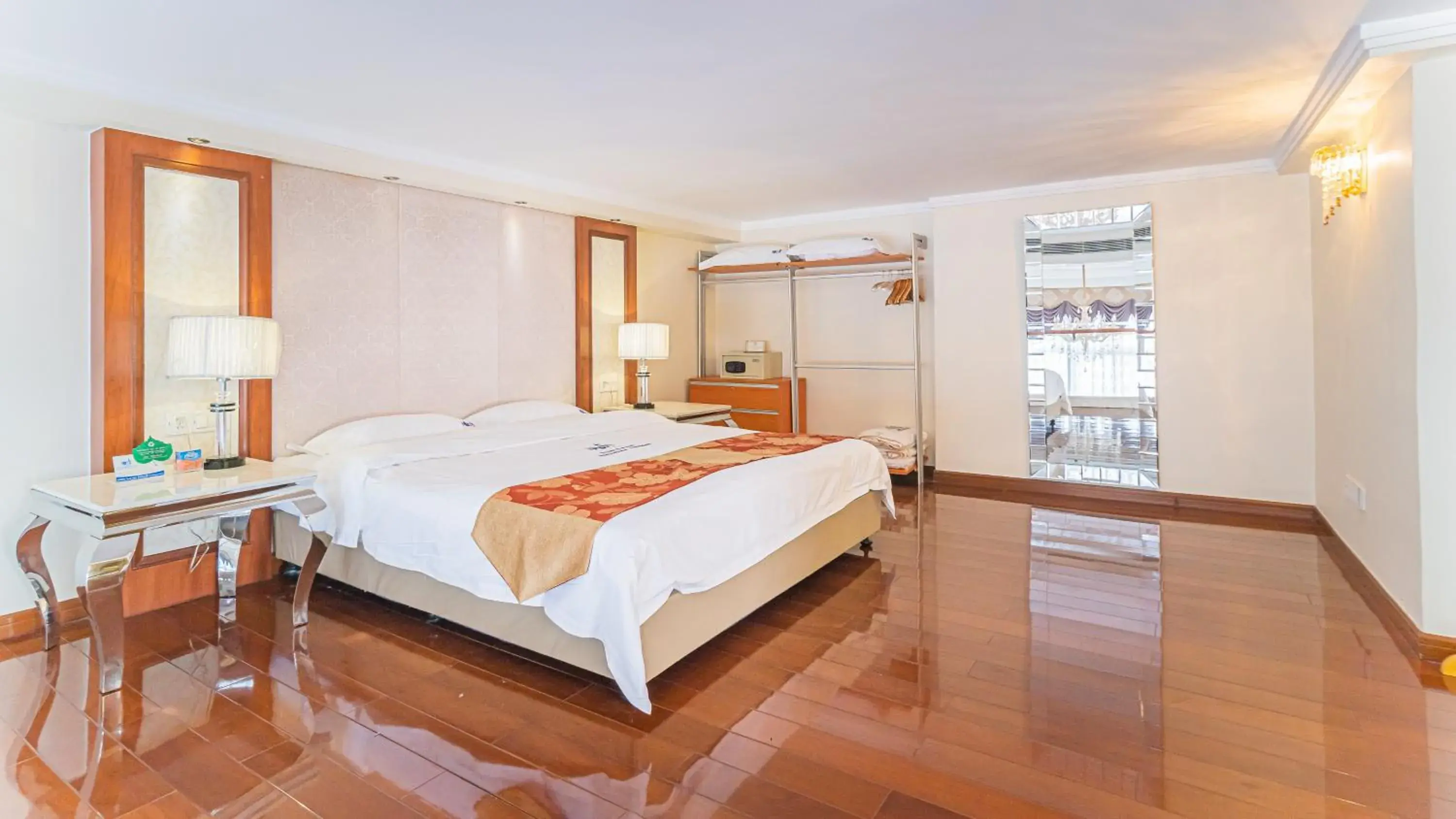 Bed in South & North International Apartment - Beijing Road -Free shuttle to Canton Fair