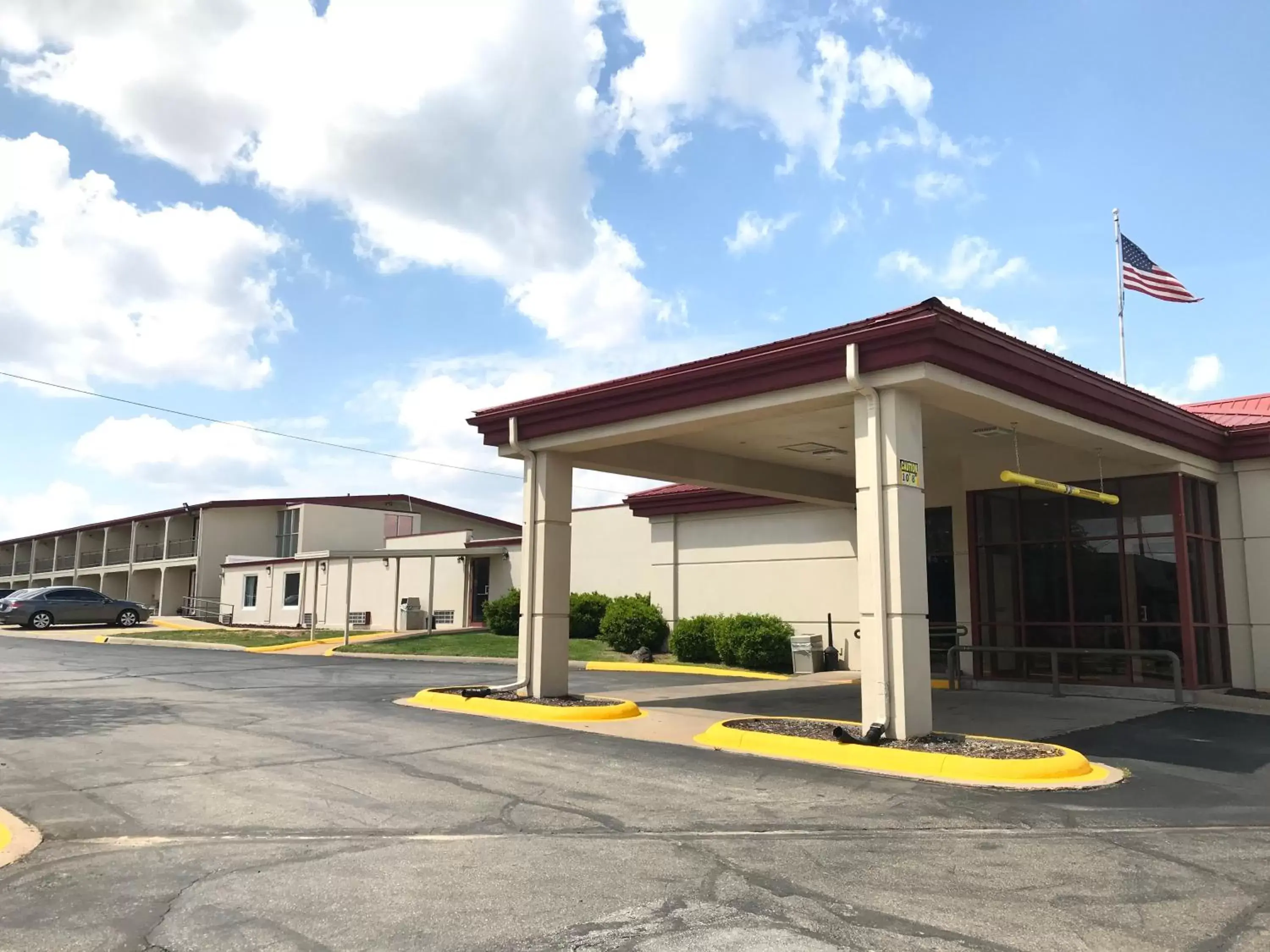 Property Building in Days Inn by Wyndham Joplin