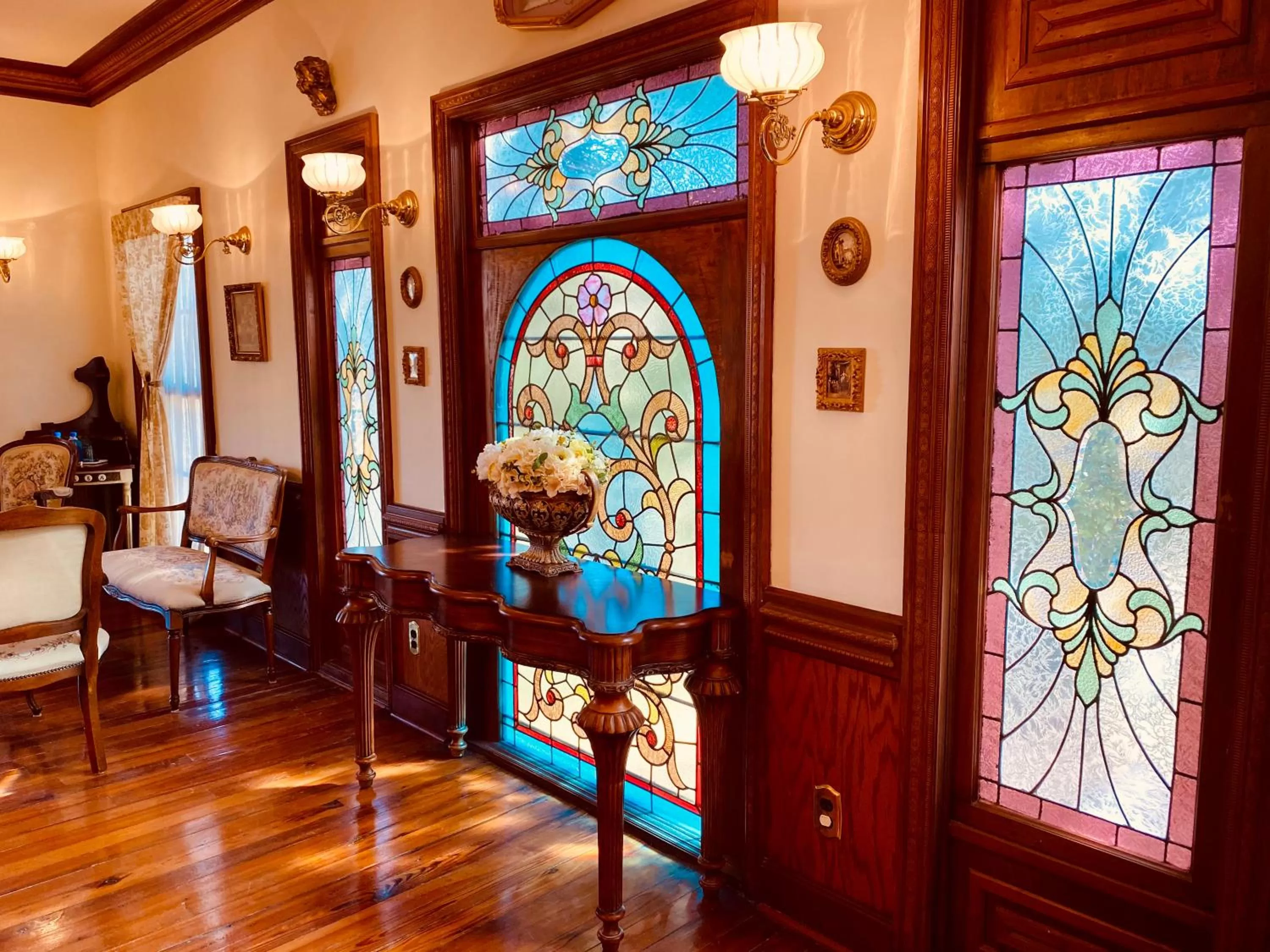 Seating area in Hogan House Bed and Breakfast at Rose Hill