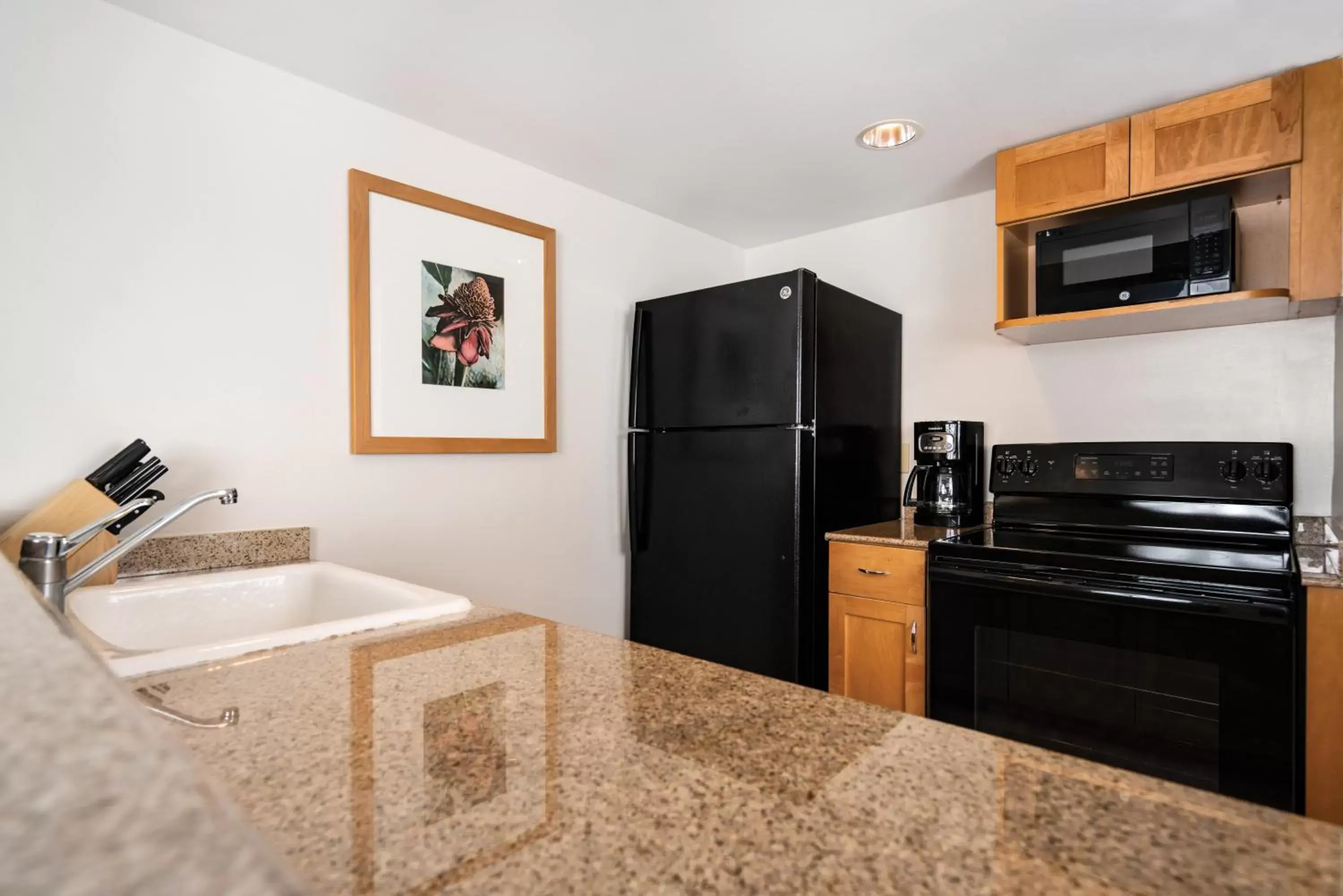 Bedroom, Kitchen/Kitchenette in Waikiki Marina Resort at the Ilikai