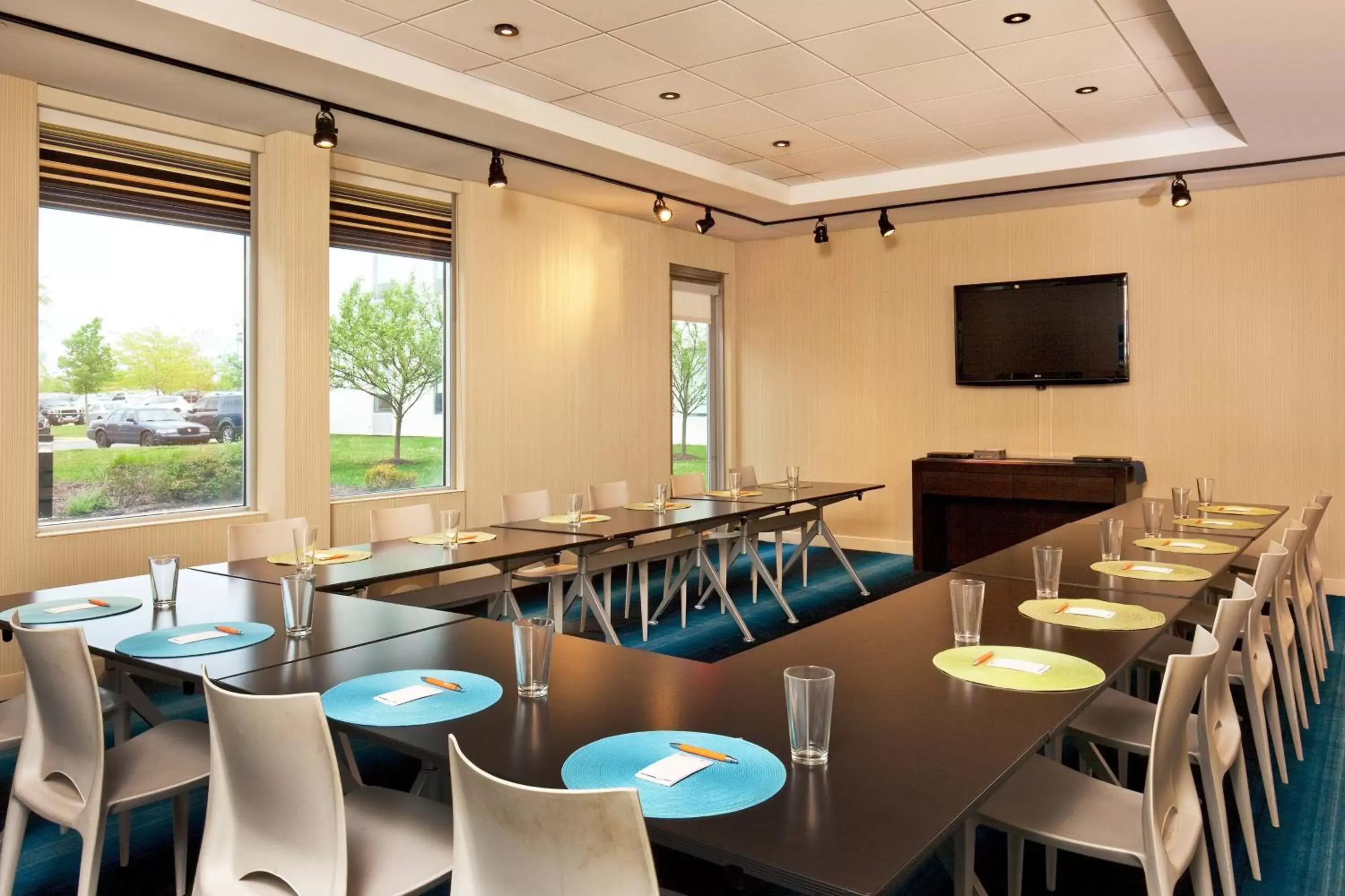 Meeting/conference room, Restaurant/Places to Eat in Aloft Bolingbrook