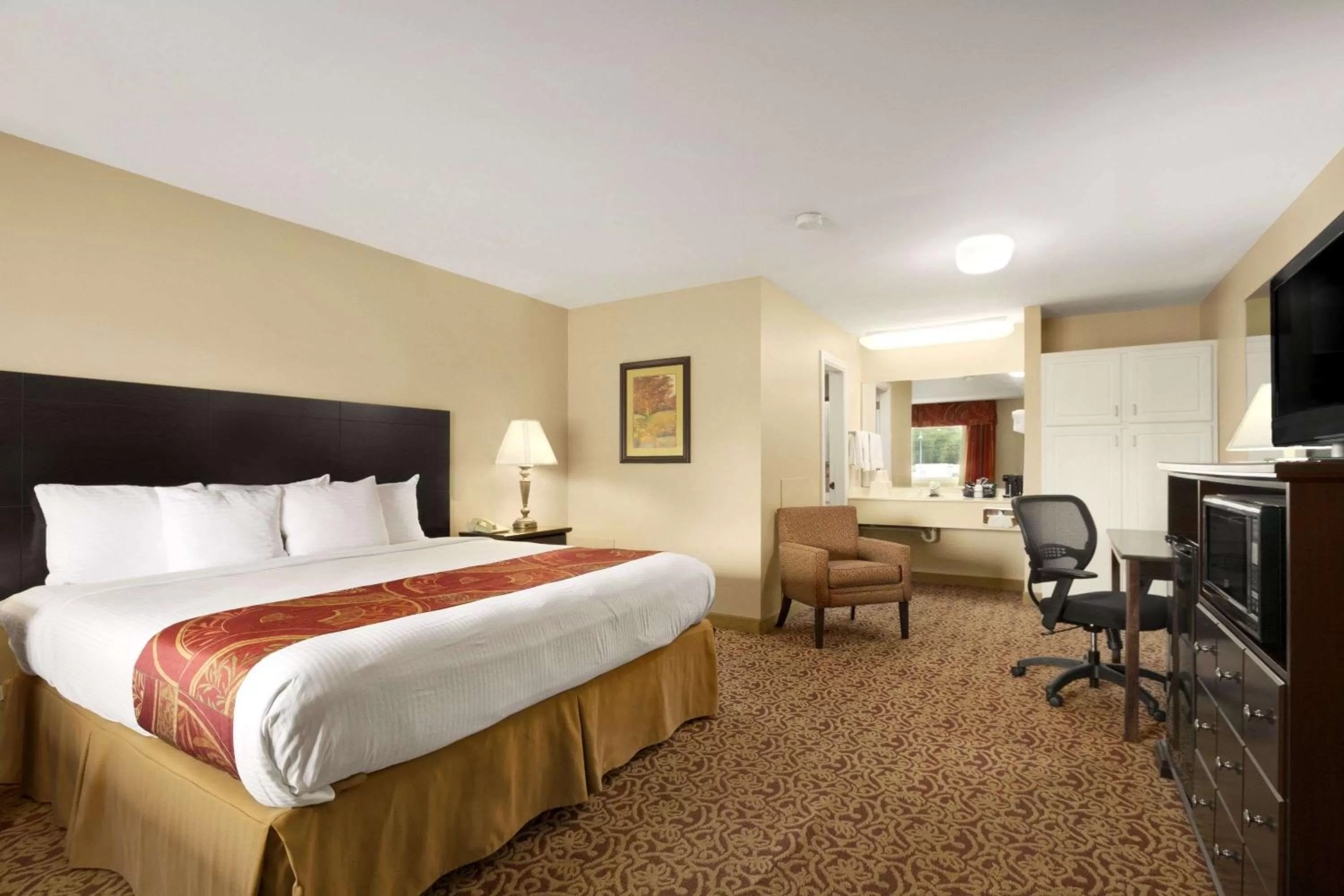 Photo of the whole room, Bed in Days Inn by Wyndham Alexander City