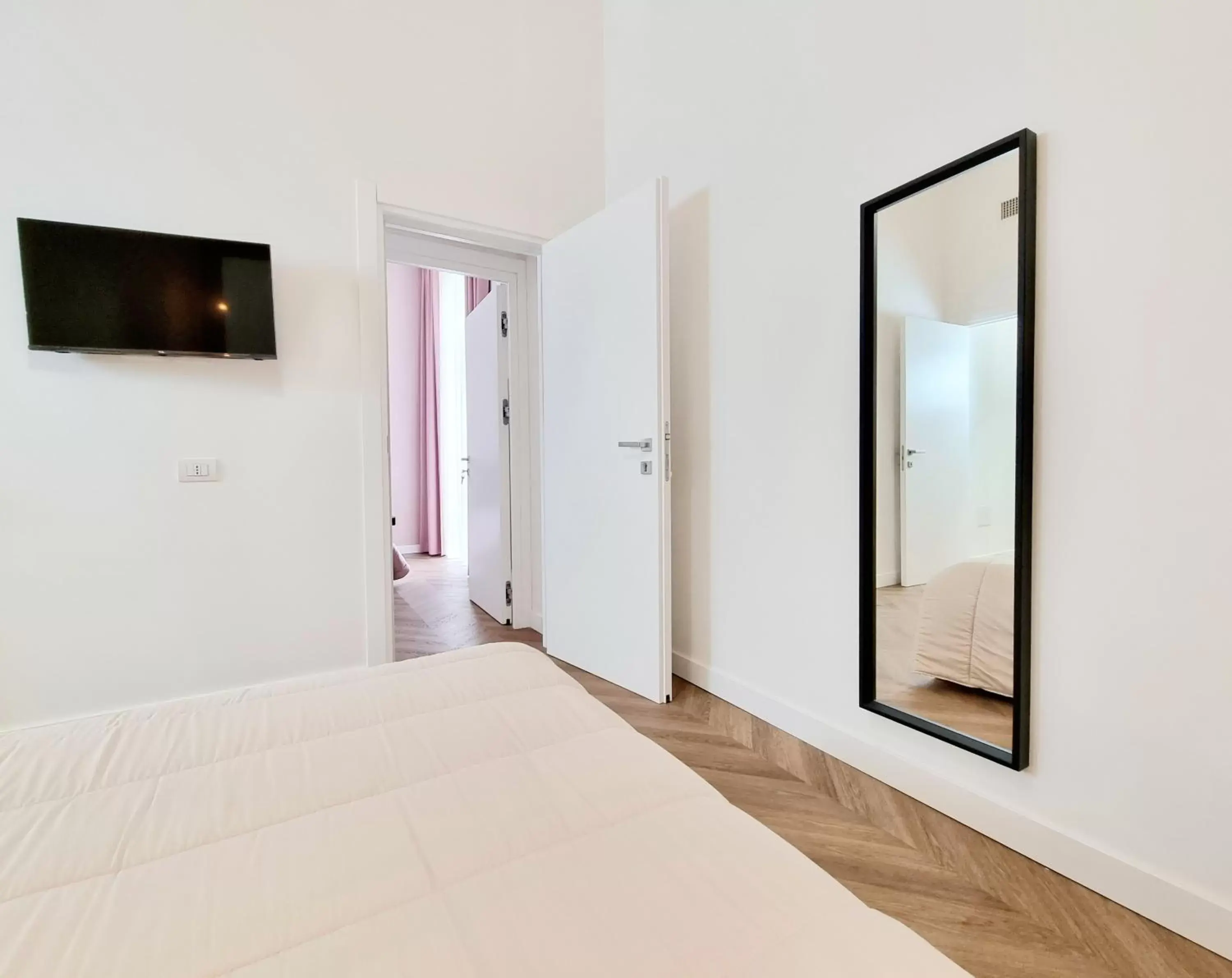 Bedroom, Bed in Glamour Suite Cagliari