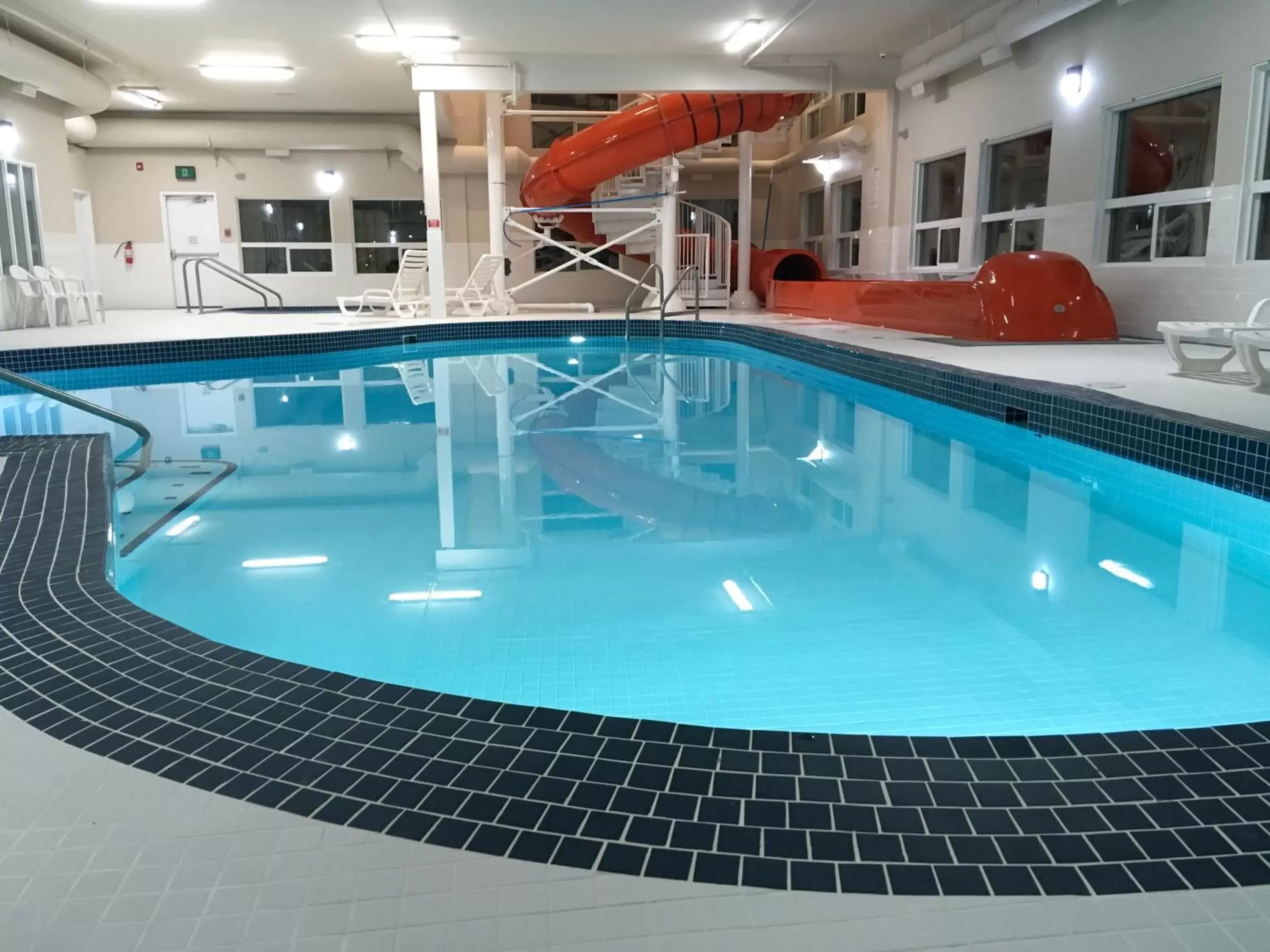 Hot Tub, Swimming Pool in Super 8 by Wyndham Athabasca AB