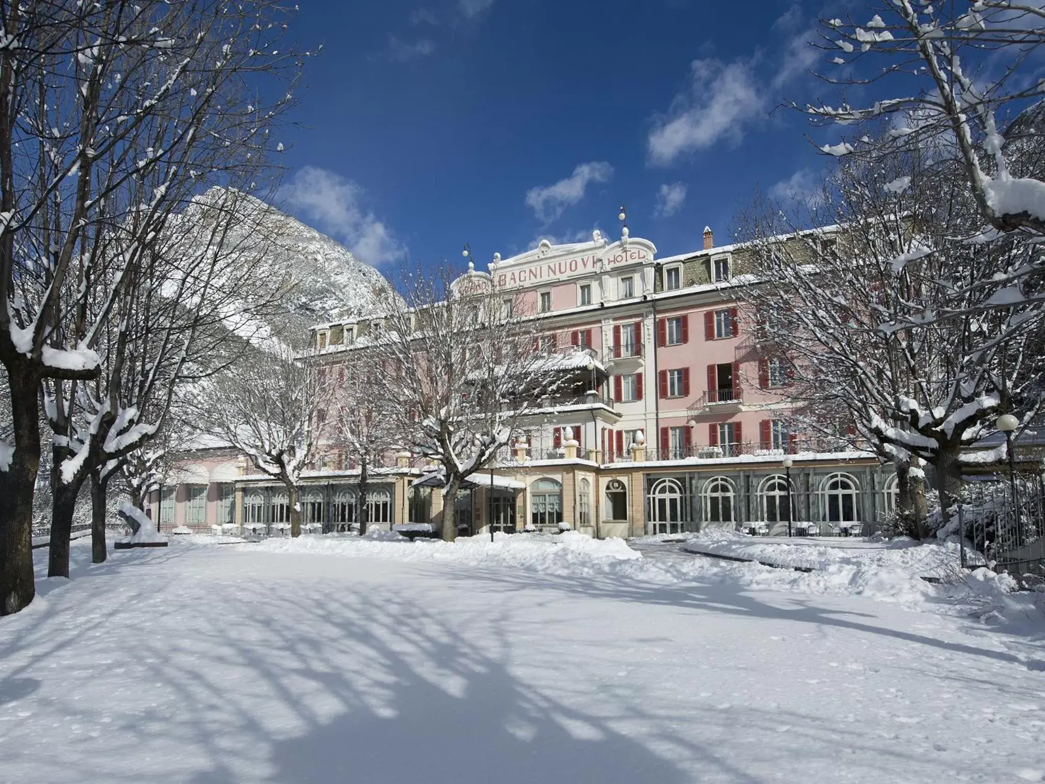 Facade/entrance, Winter in QC Terme Grand Hotel Bagni Nuovi