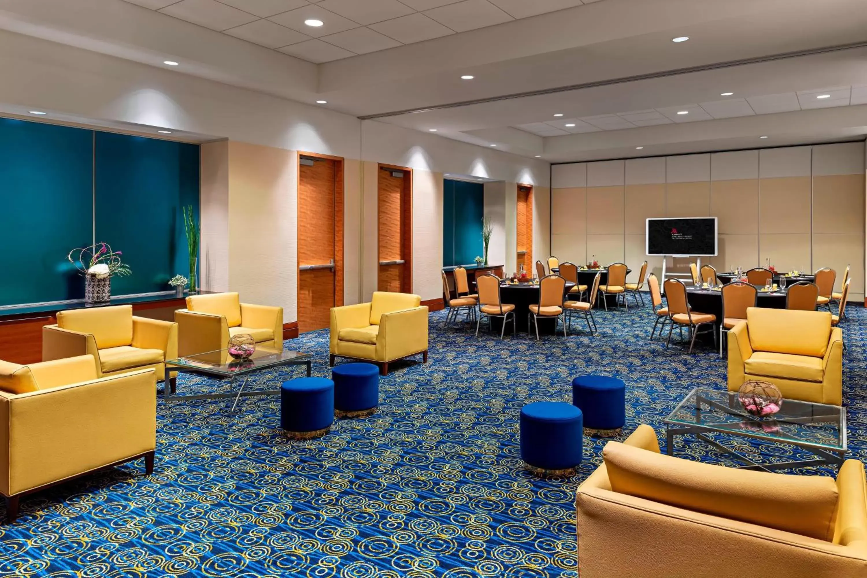 Meeting/conference room in Marriott Montreal Airport In-Terminal Hotel