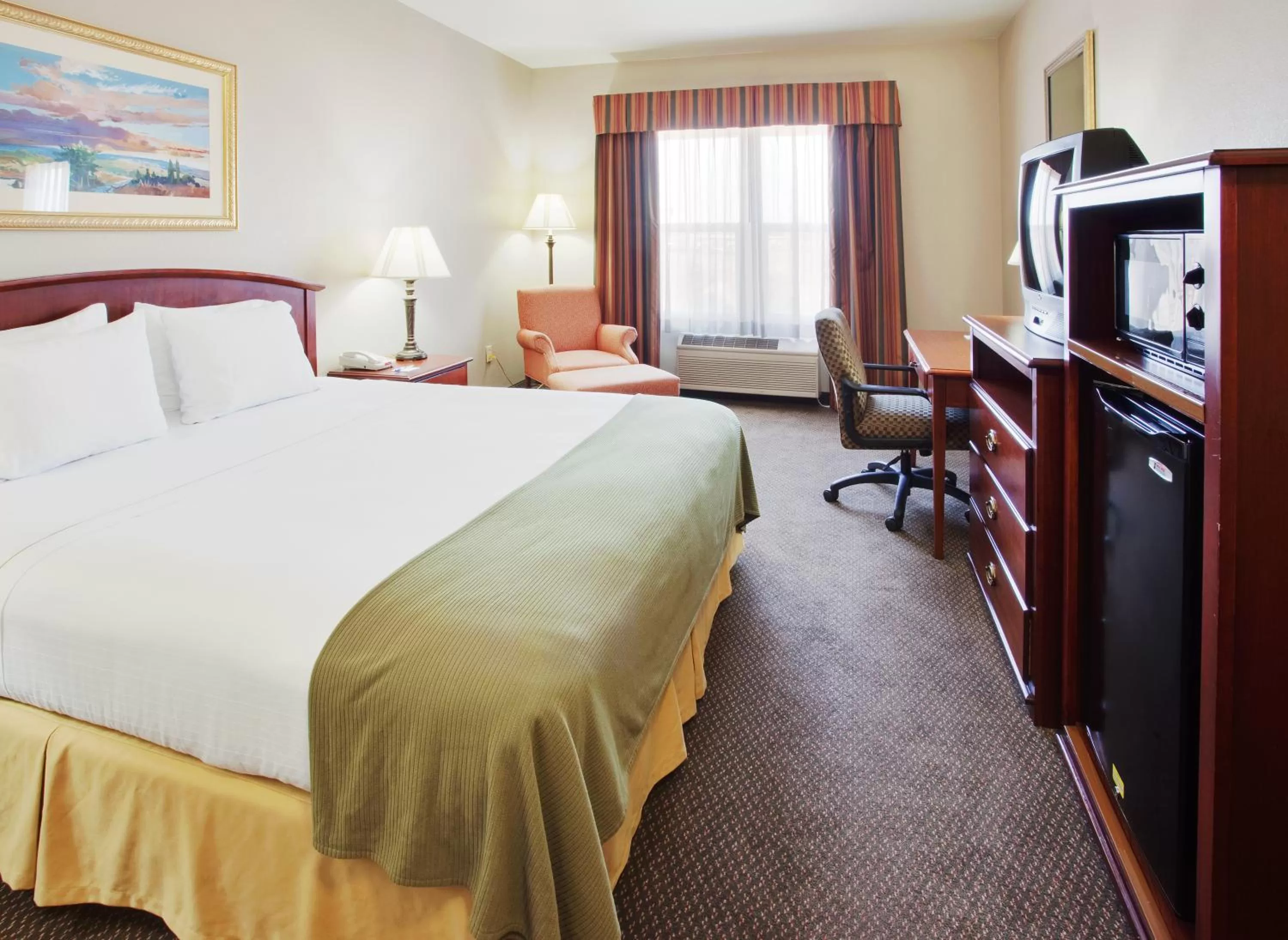 Bed in Holiday Inn Express- West Sacramento by IHG