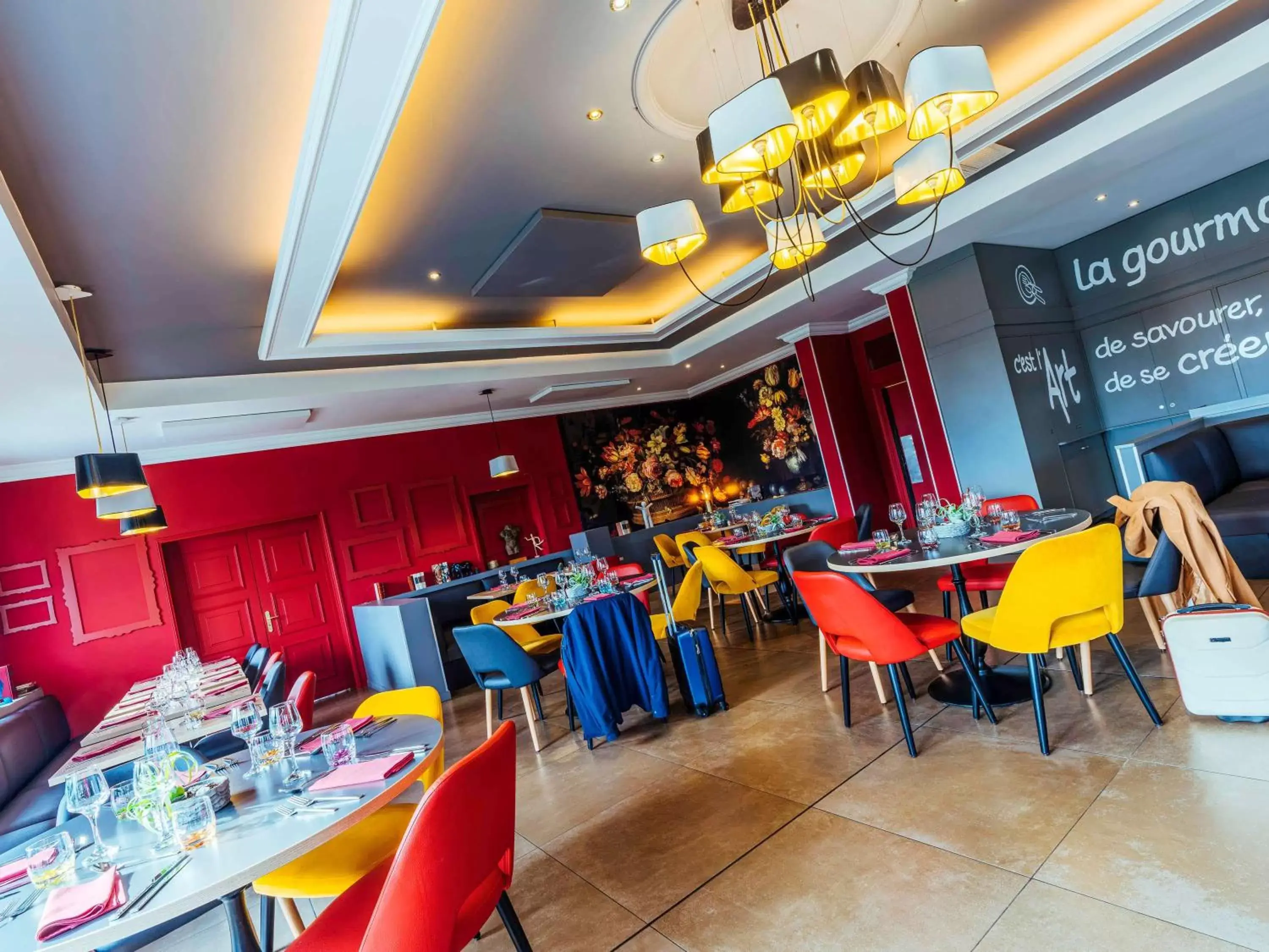 Property building, Restaurant/Places to Eat in ibis Styles Douai Gare Gayant Expo