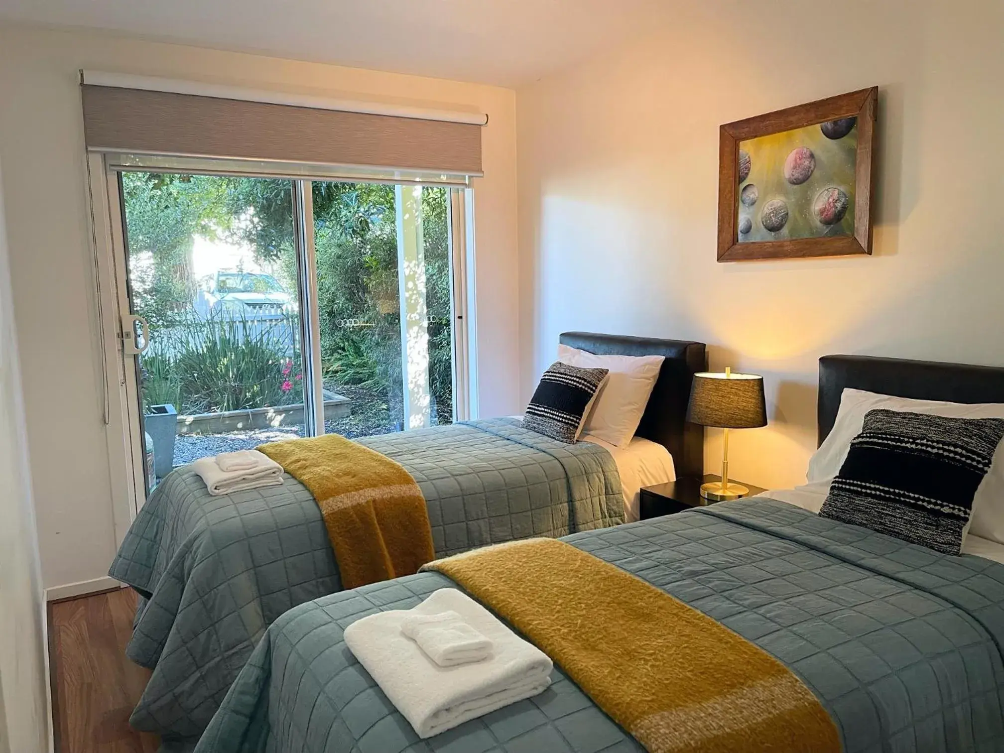 Bedroom, Bed in Captains Retreat Apartments and Cottages