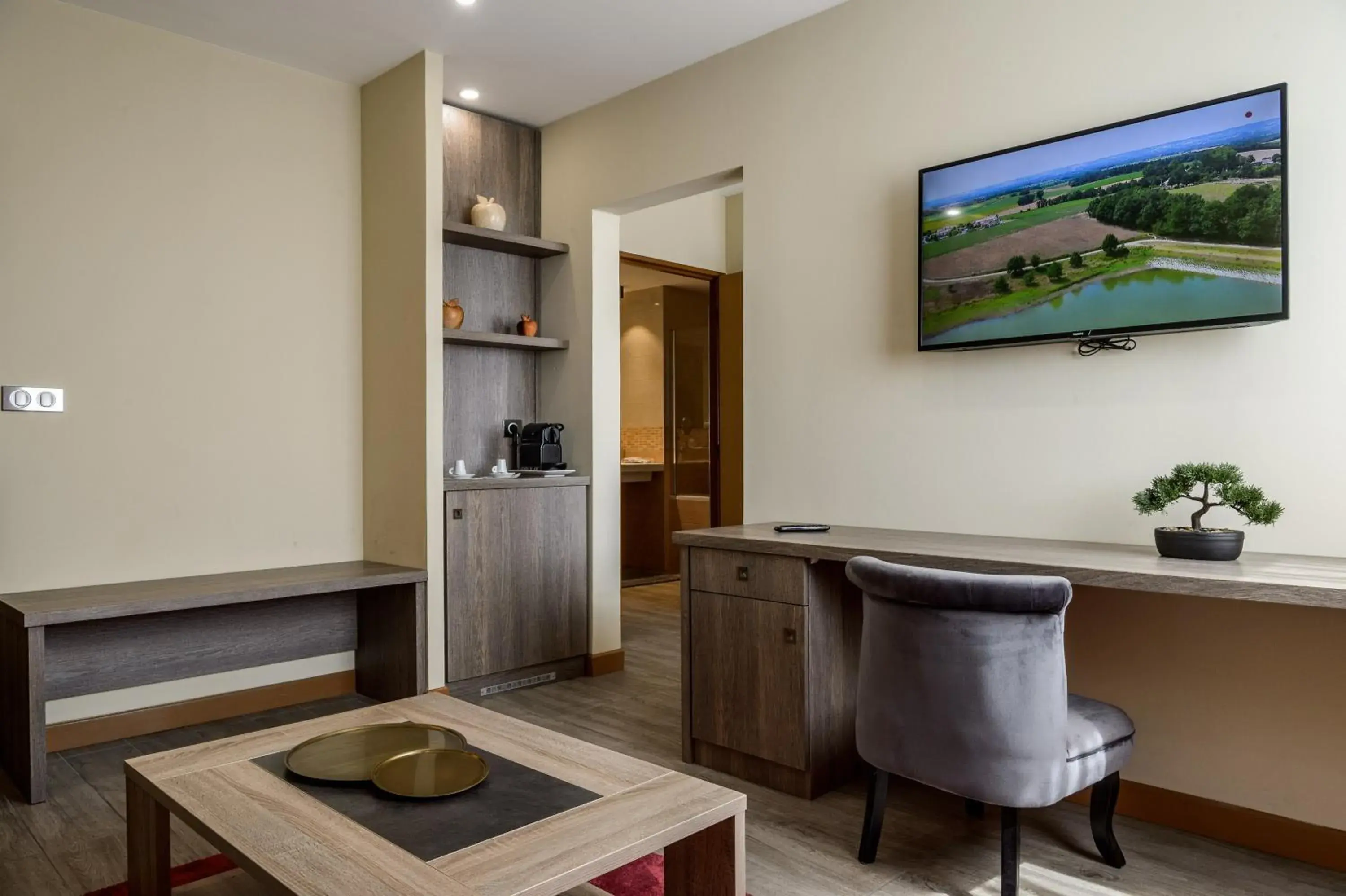 TV and multimedia, Seating Area in Hôtel Saint Roch