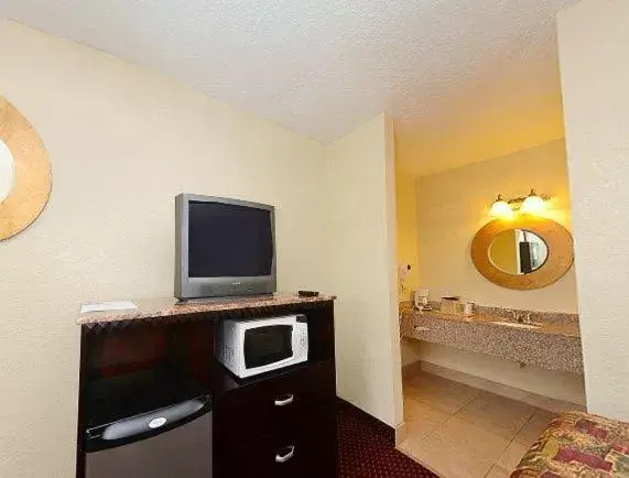 TV/Entertainment Center in Americas Best Value Inn Refugio