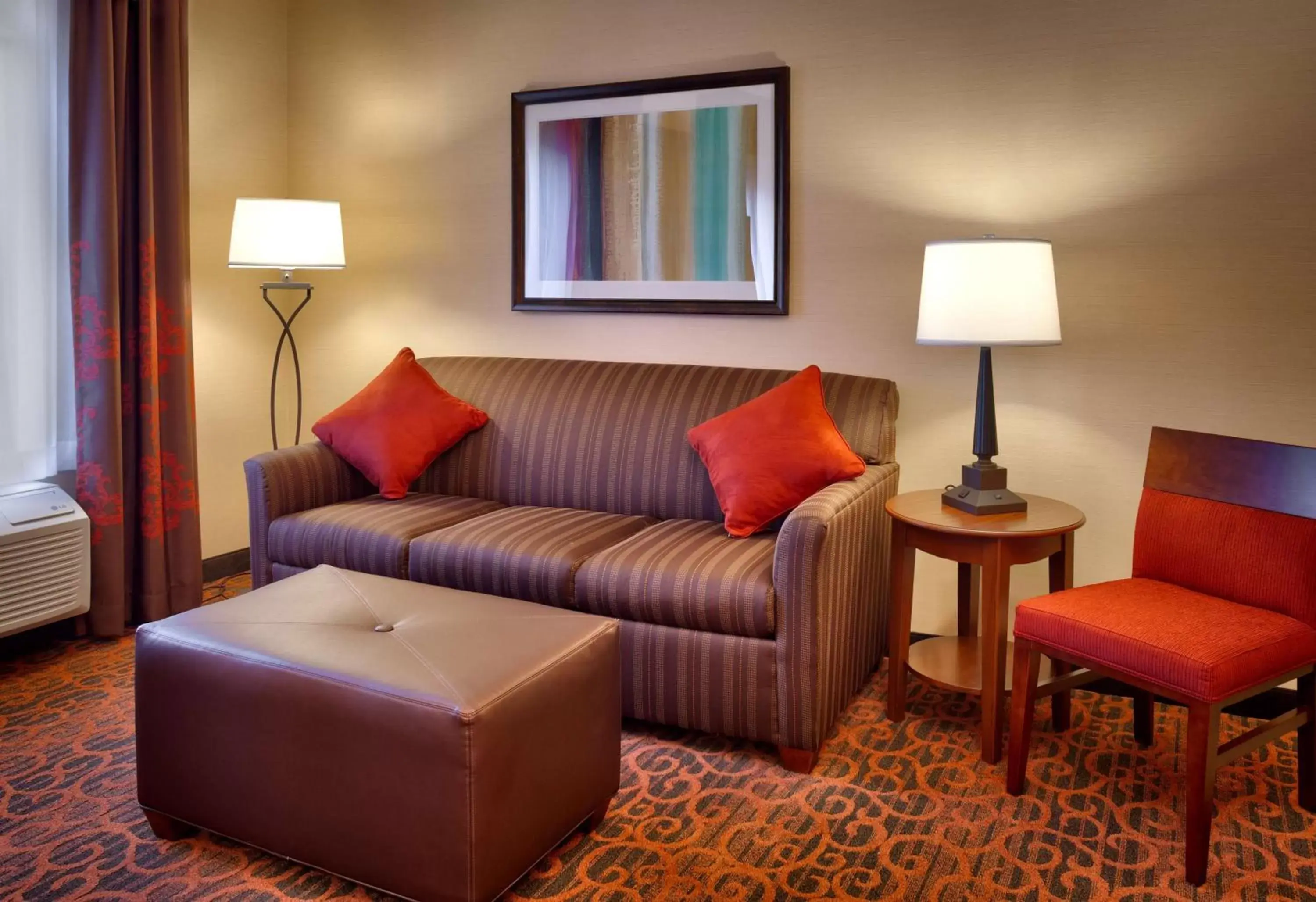 Living room, Seating Area in Hampton Inn Omaha/West Dodge Road, Old Mill