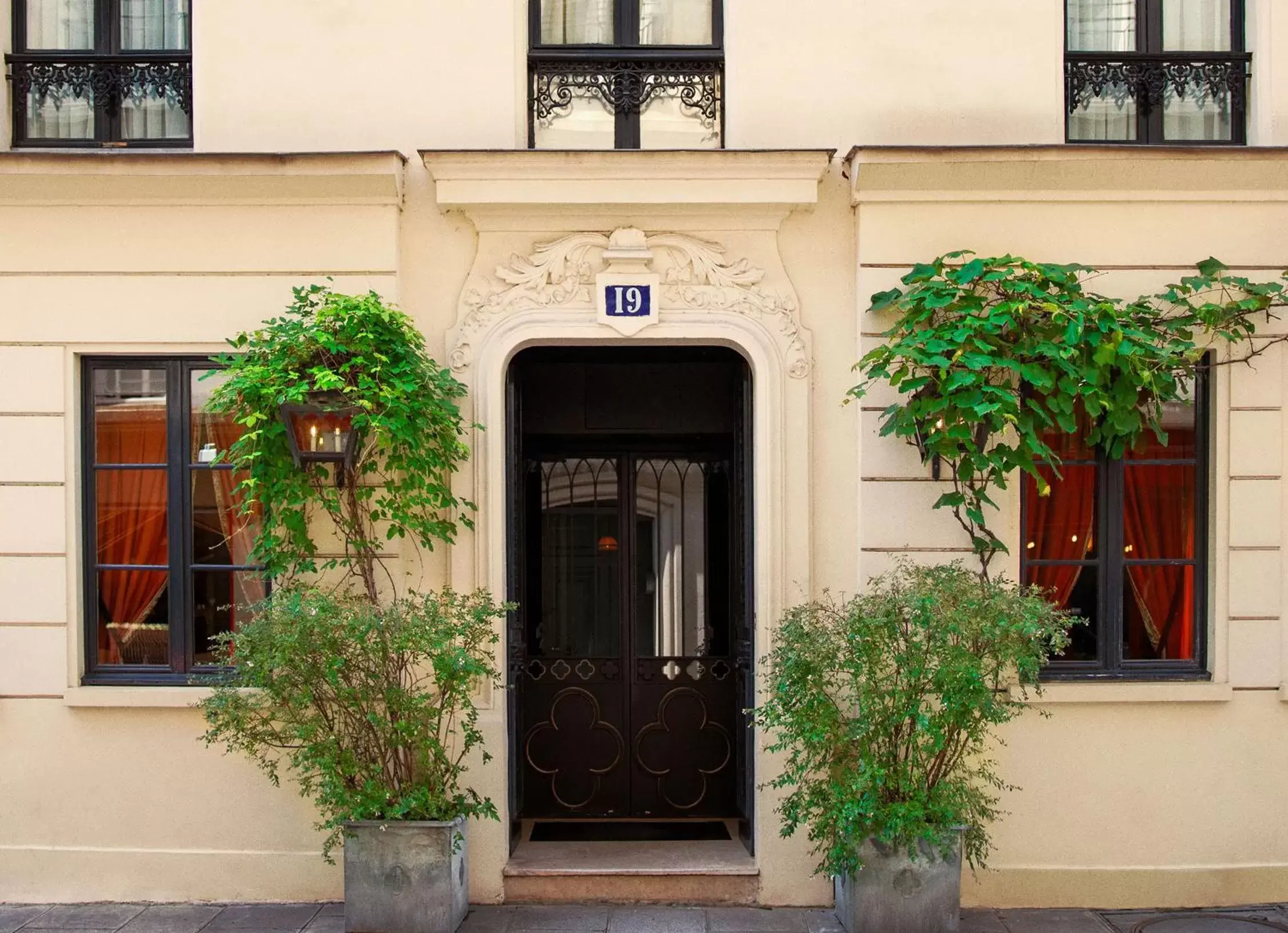 Property building in Hôtel Bourg Tibourg
