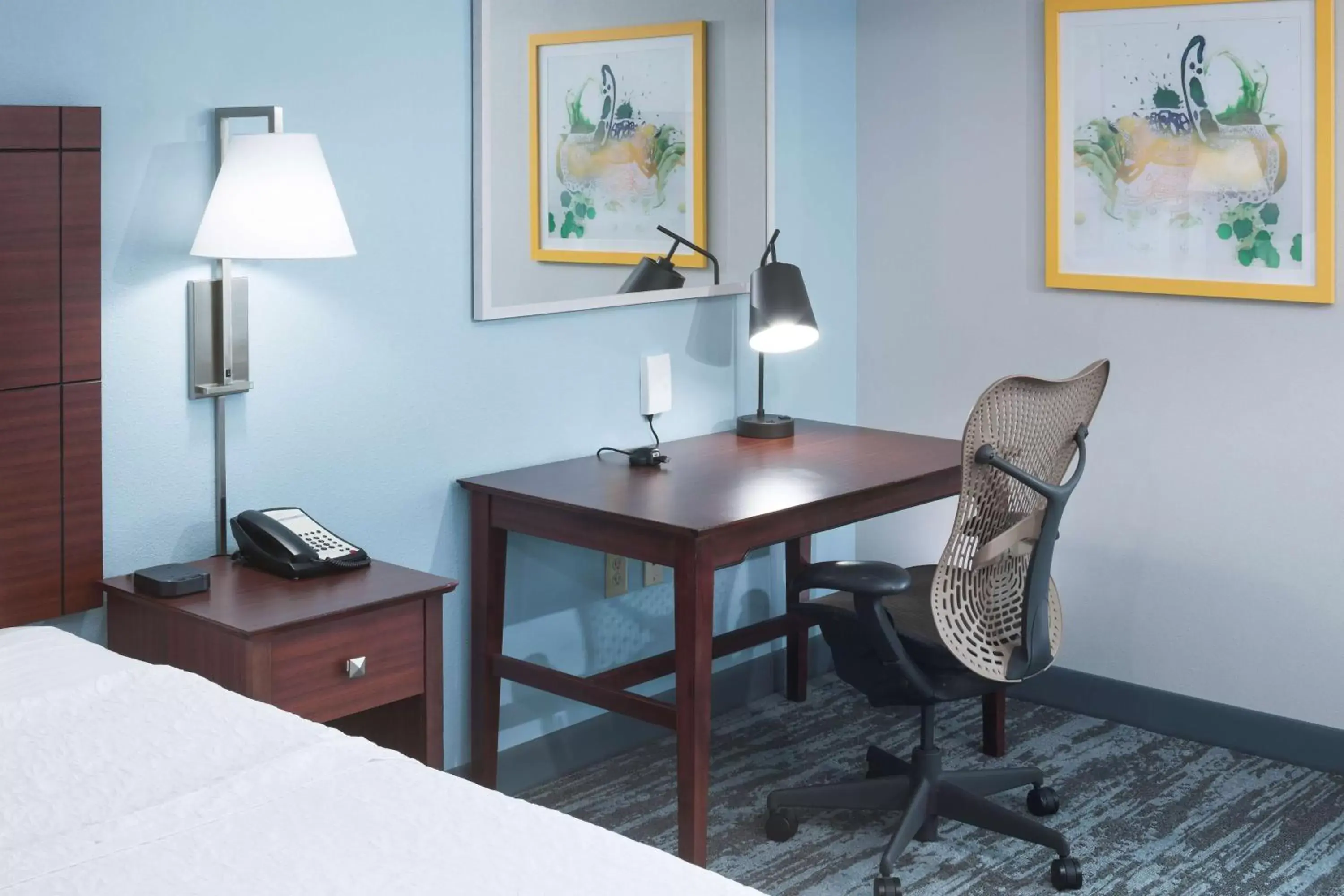 Bedroom, Seating Area in Hampton Inn & Suites Oklahoma City-Bricktown