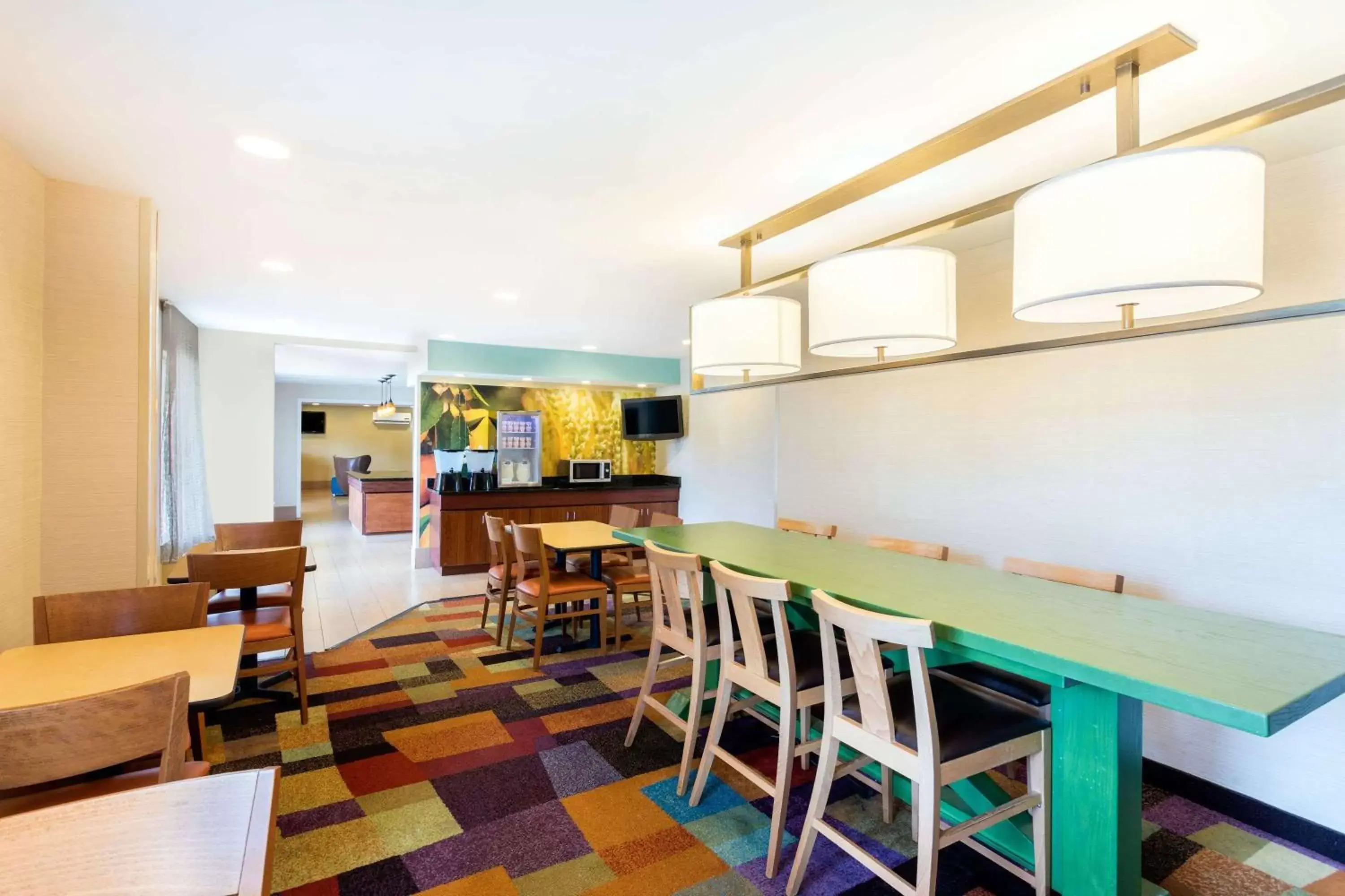 Breakfast, Restaurant/Places to Eat in Baymont by Wyndham Savannah Midtown