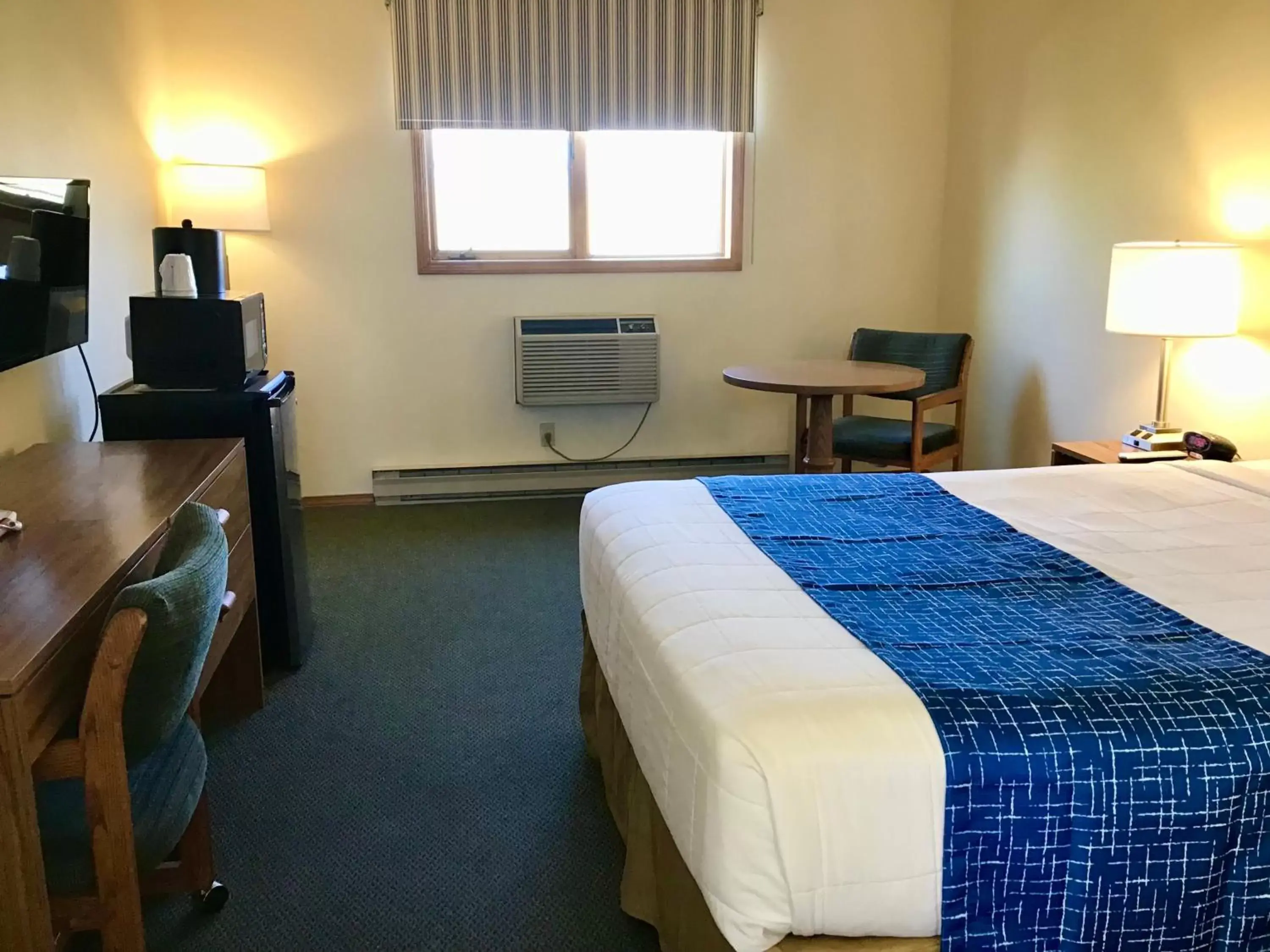 Bedroom, Bed in Travelodge by Wyndham Three Forks Bedroom, Bed in Travelodge by Wyndham Three Forks