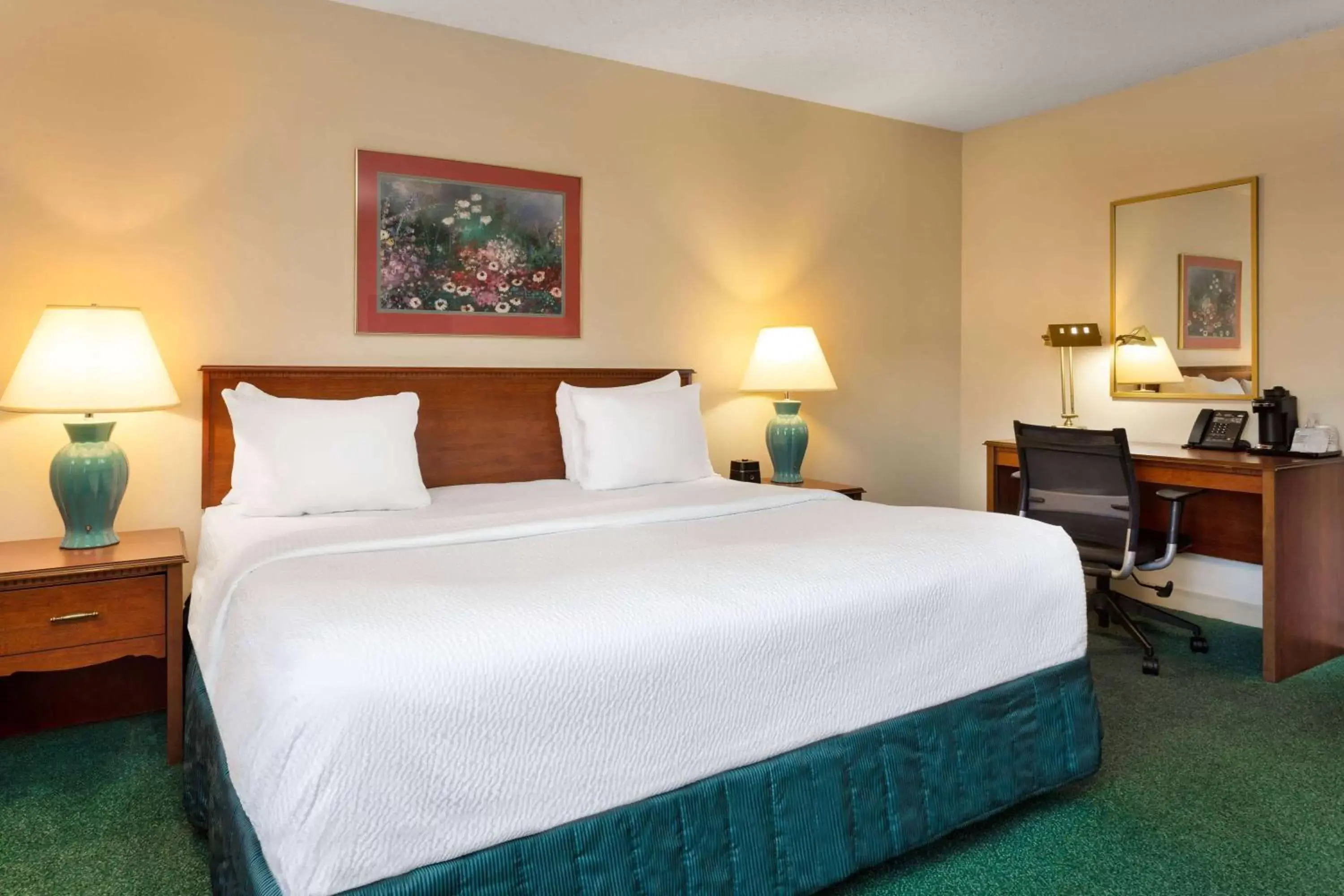 Photo of the whole room, Bed in La Quinta Inn by Wyndham Wausau
