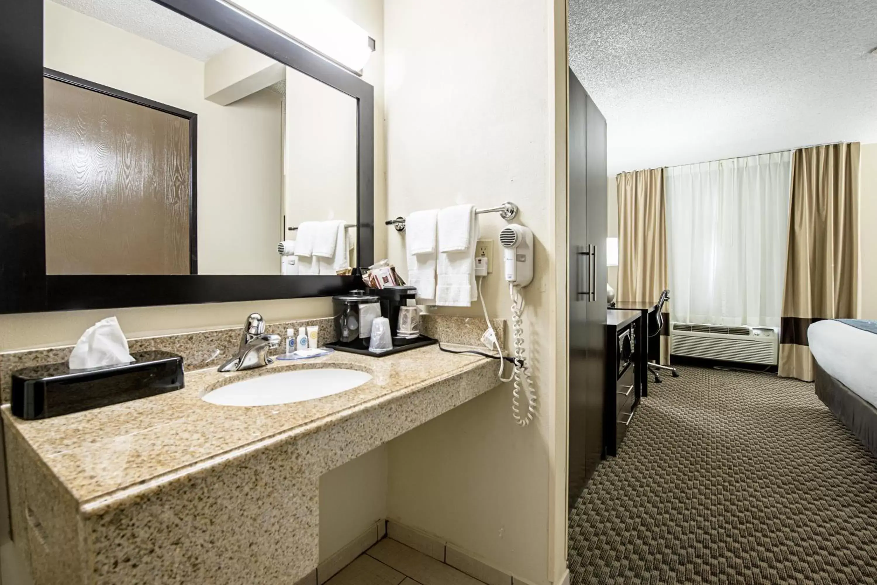 King Room - Accessible/Non-Smoking in Comfort Inn Matteson - Chicago