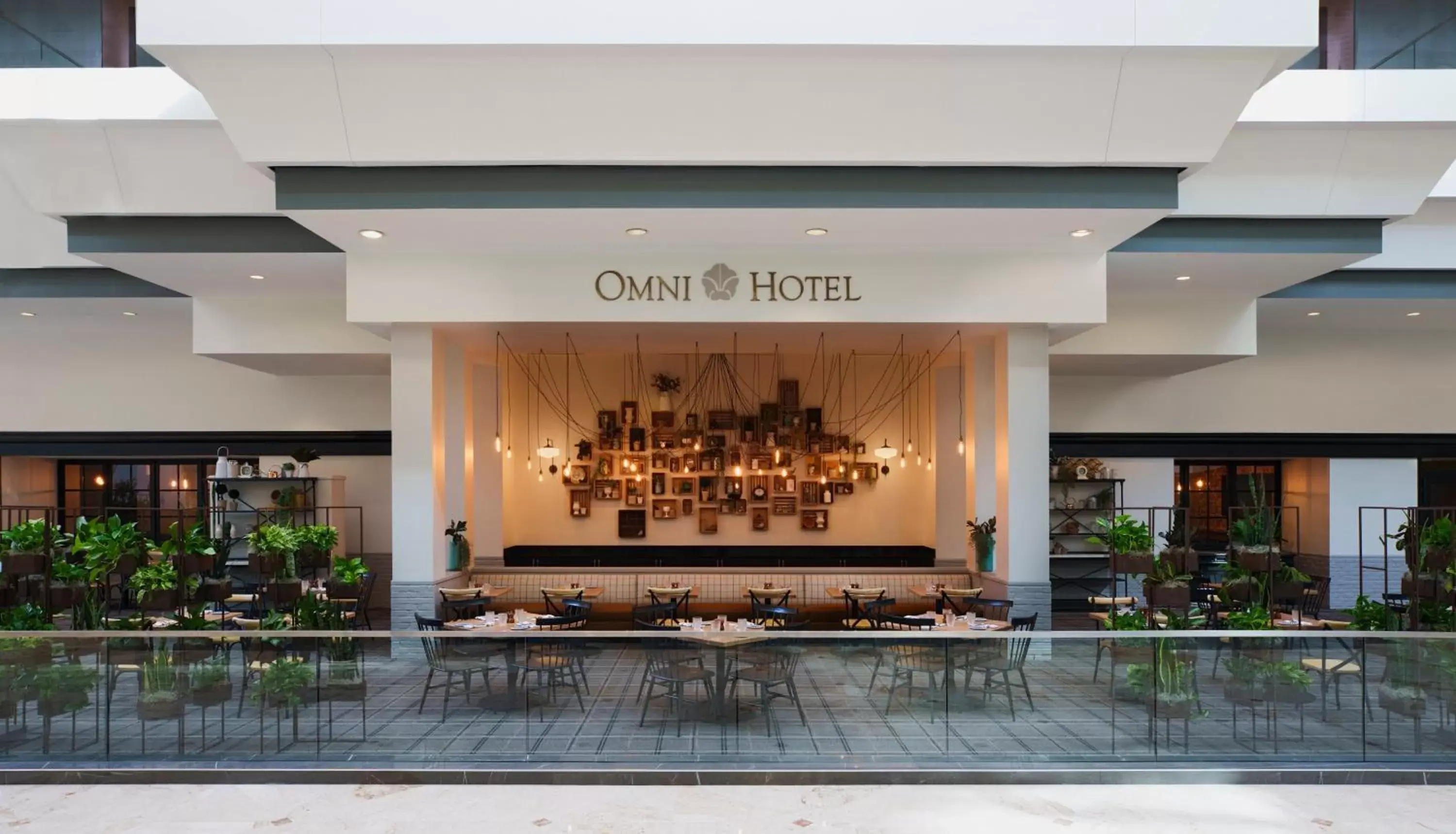 Restaurant/places to eat in Omni Richmond Hotel