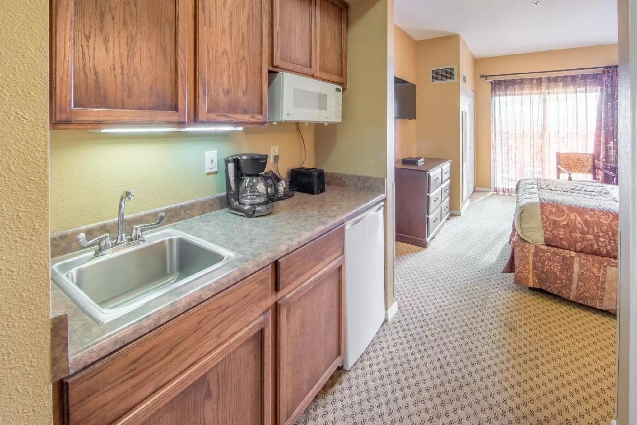 Photo of the whole room, Kitchen/Kitchenette in Holiday Inn Club Vacations - David Walley's Resort, an IHG Hotel