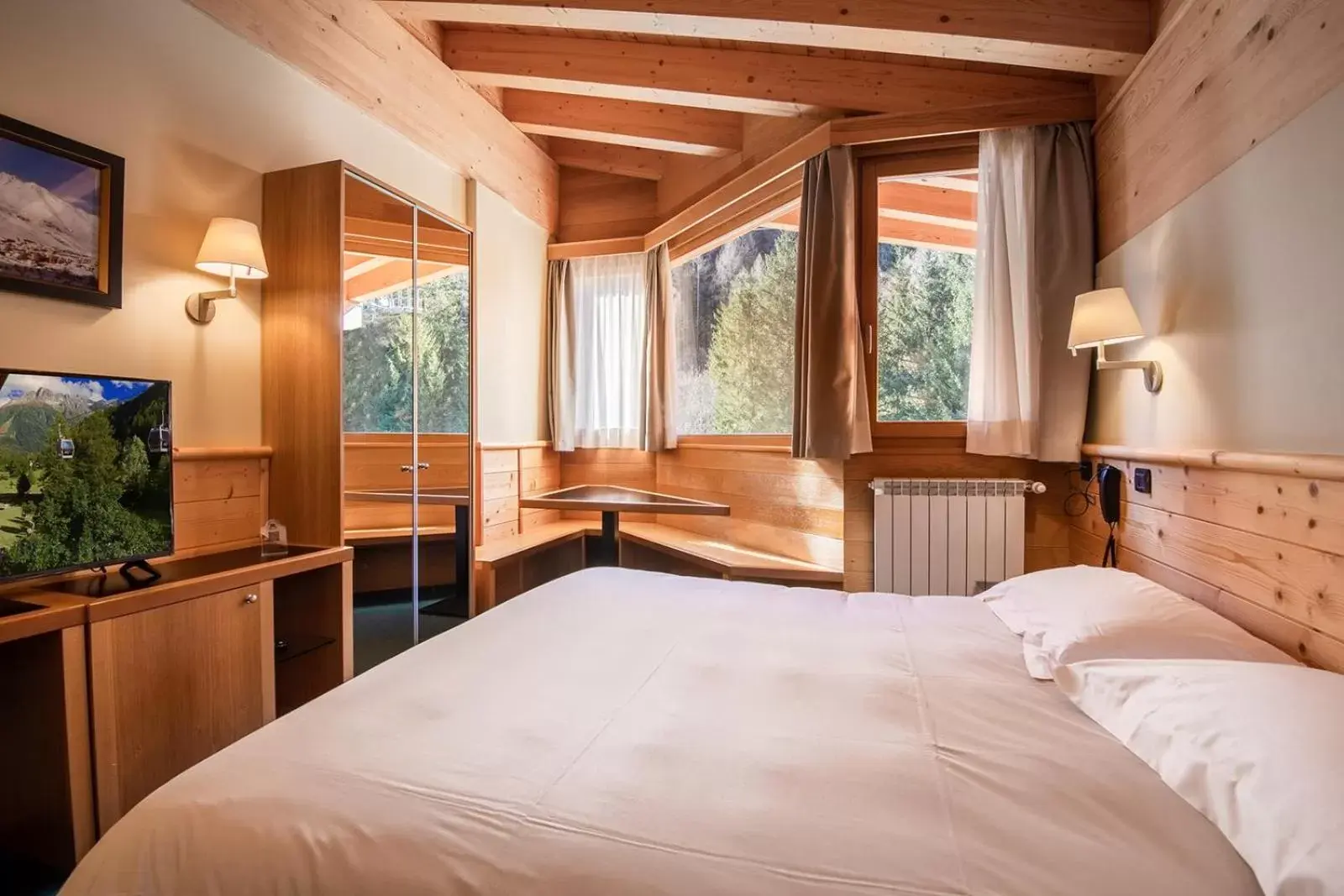 Double Room with Balcony and Mountain View in Hotel Garni Pegrà Double Room with Balcony and Mountain View in Hotel Garni Pegrà