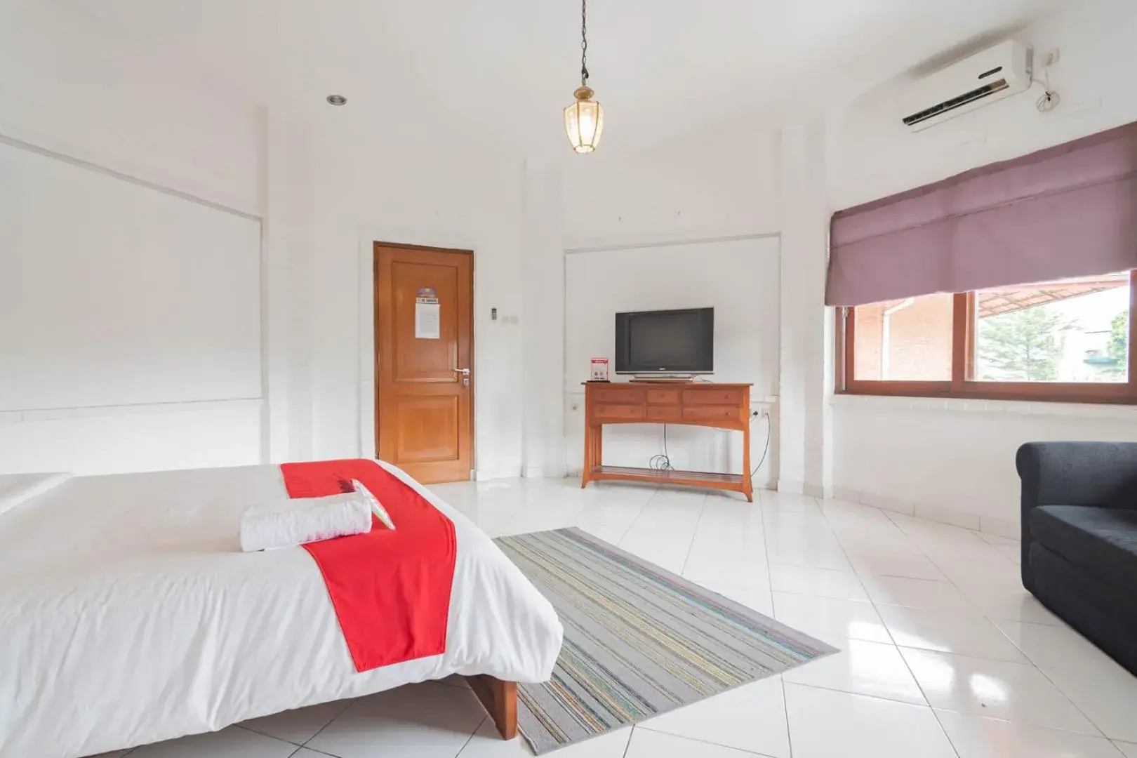 Bedroom in RedDoorz Plus near Dago Pakar