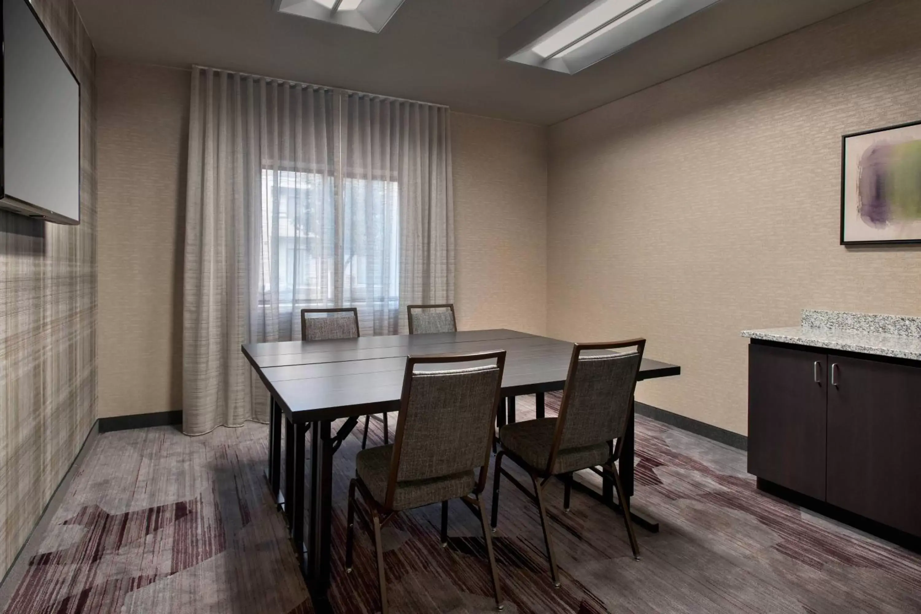 Meeting/conference room, Dining Area in Courtyard by Marriott Rockville