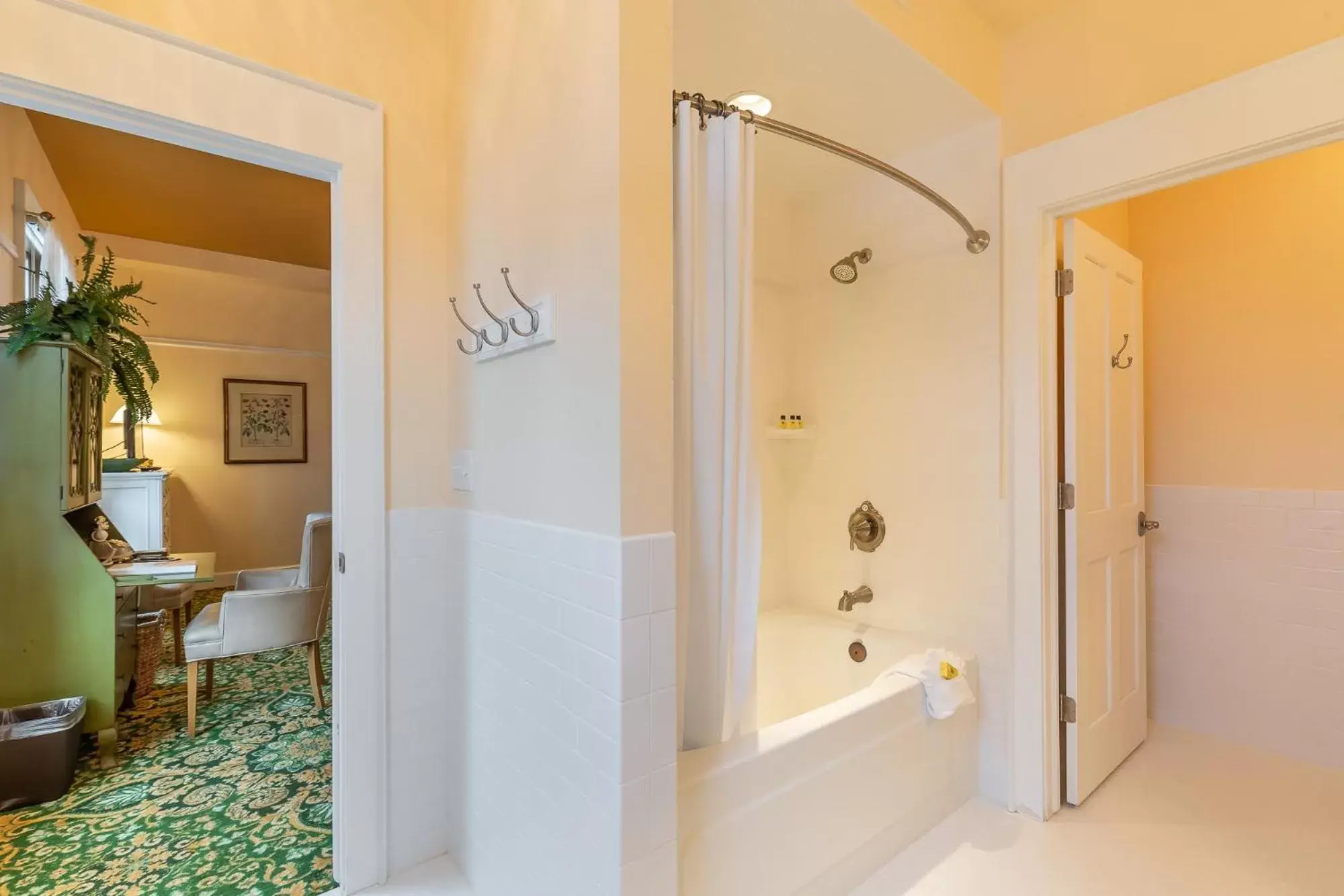 Shower, Bathroom in Steele Mansion Inn & Gathering Hub