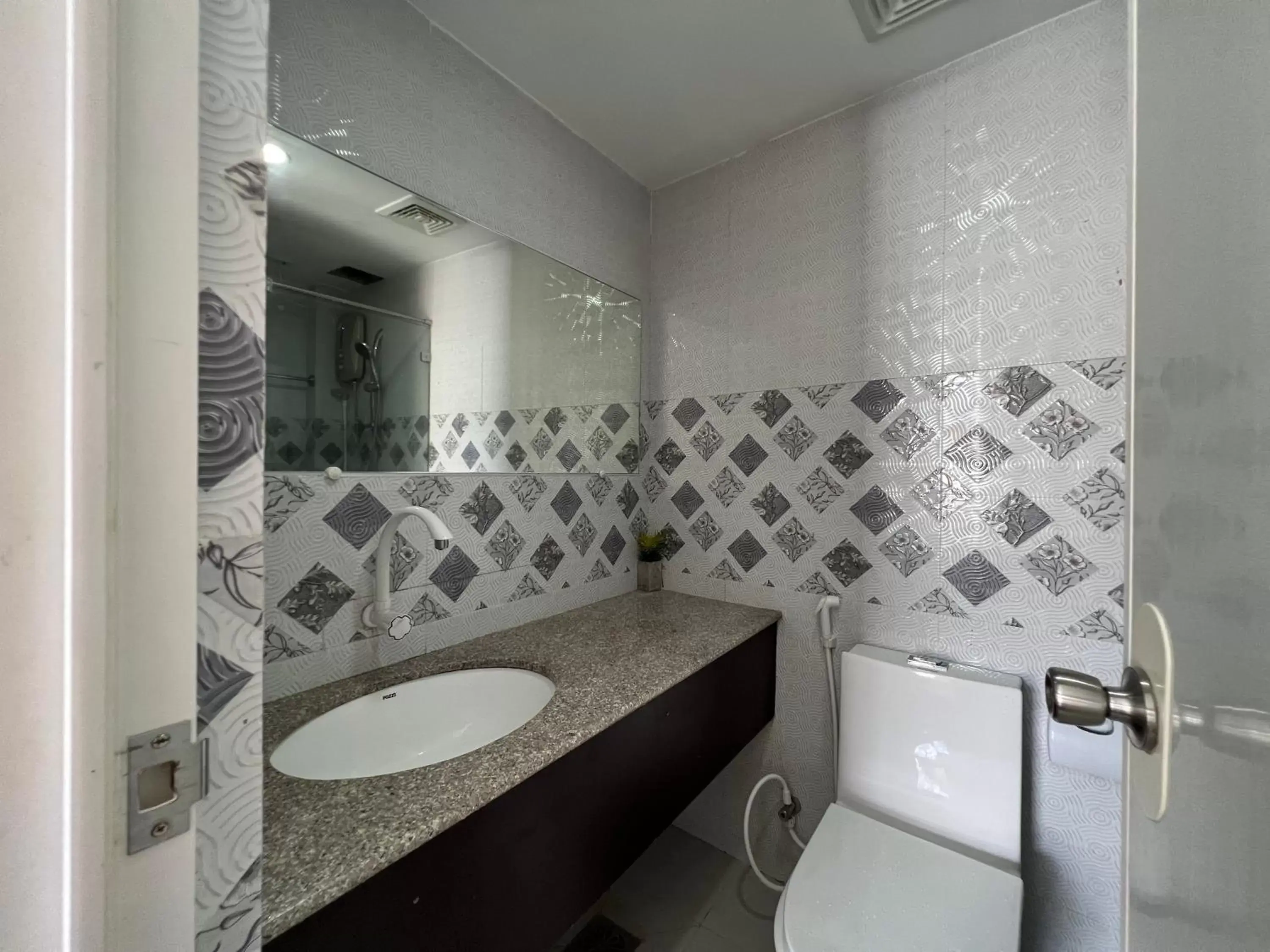Bathroom in GingGing Hotel And Resort