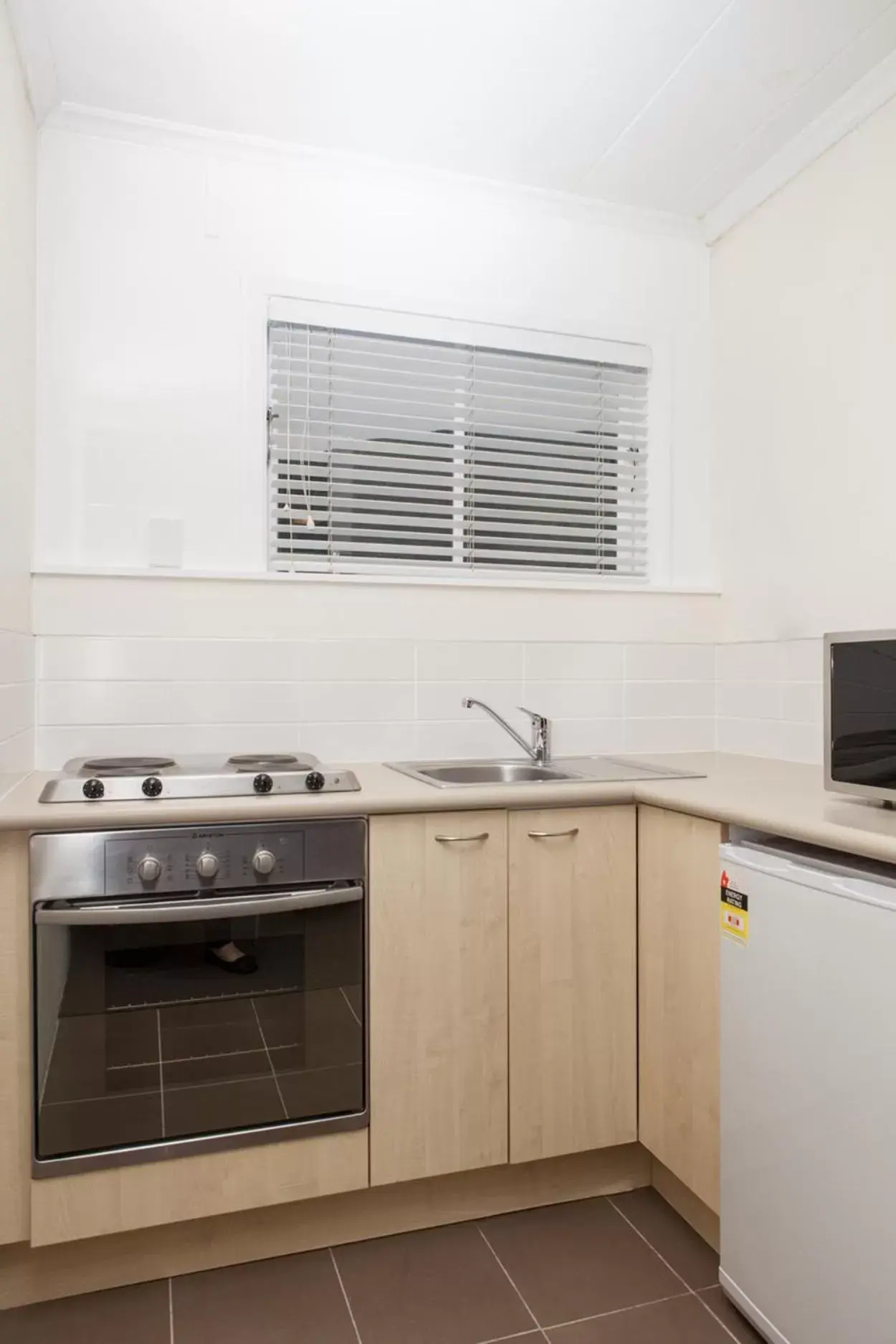 Kitchen or kitchenette, Kitchen/Kitchenette in Picton Accommodation Gateway Motel