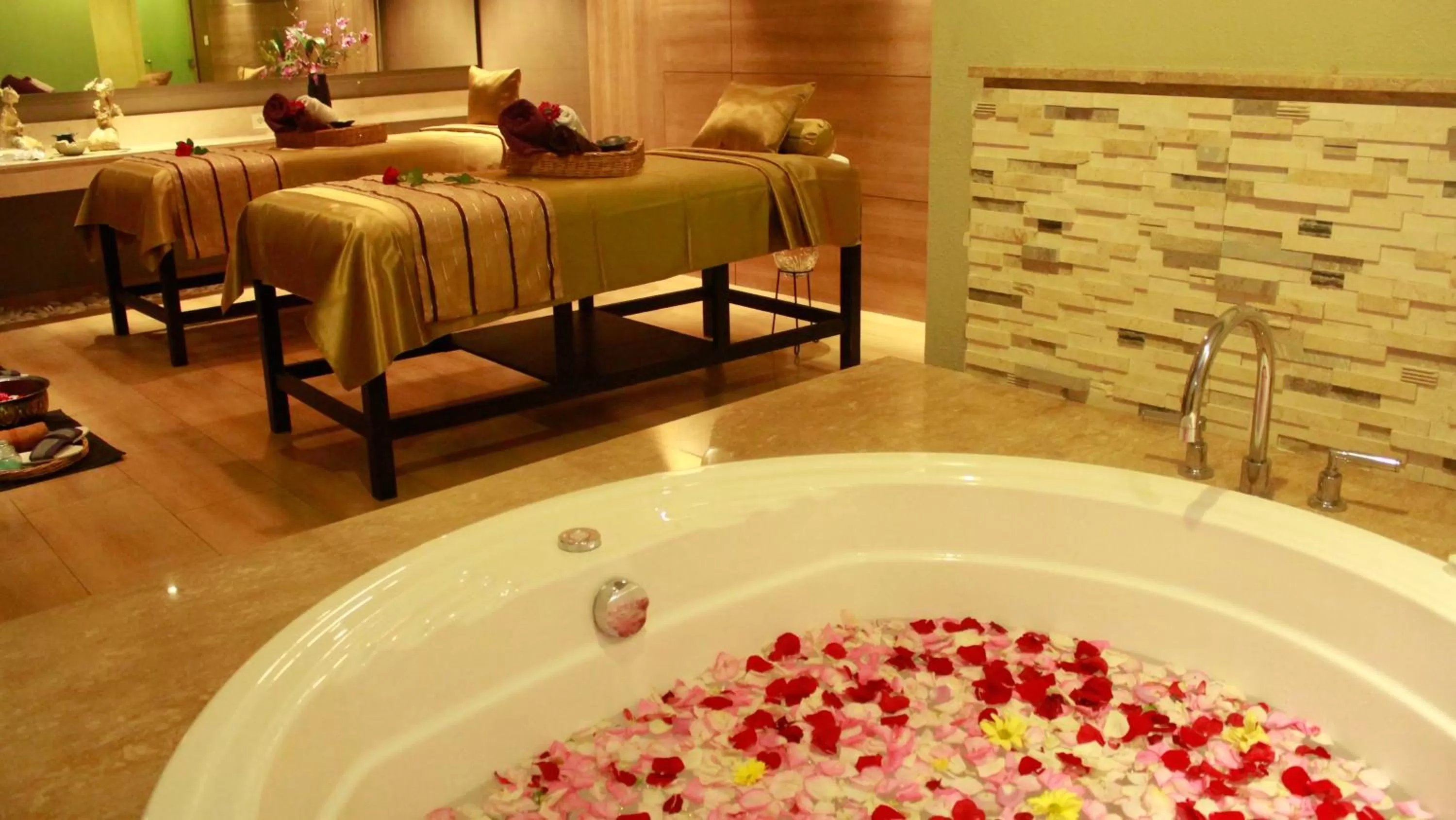 Massage in Holiday Inn Bandung Pasteur by IHG