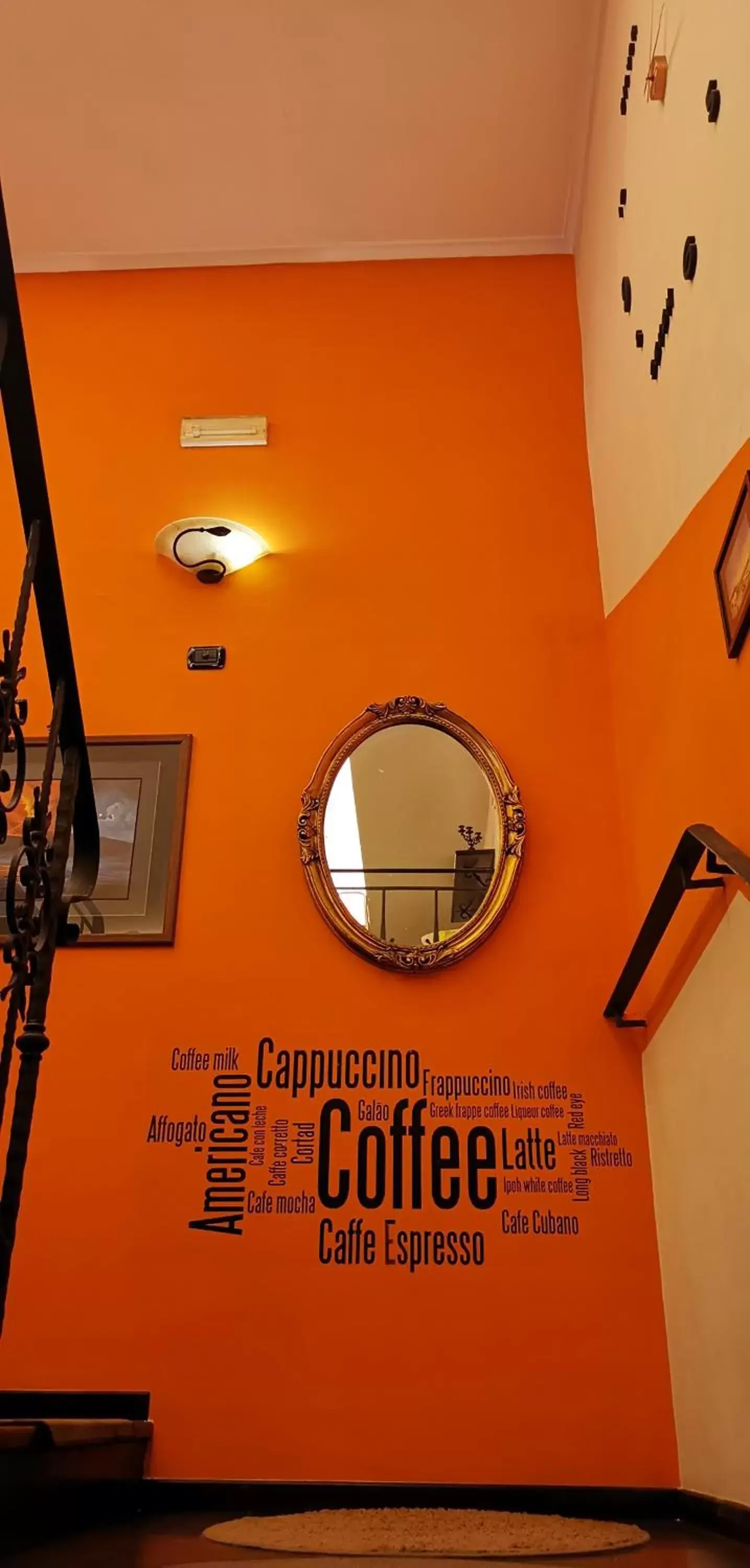 Communal lounge/ TV room in Hotel Neapolis