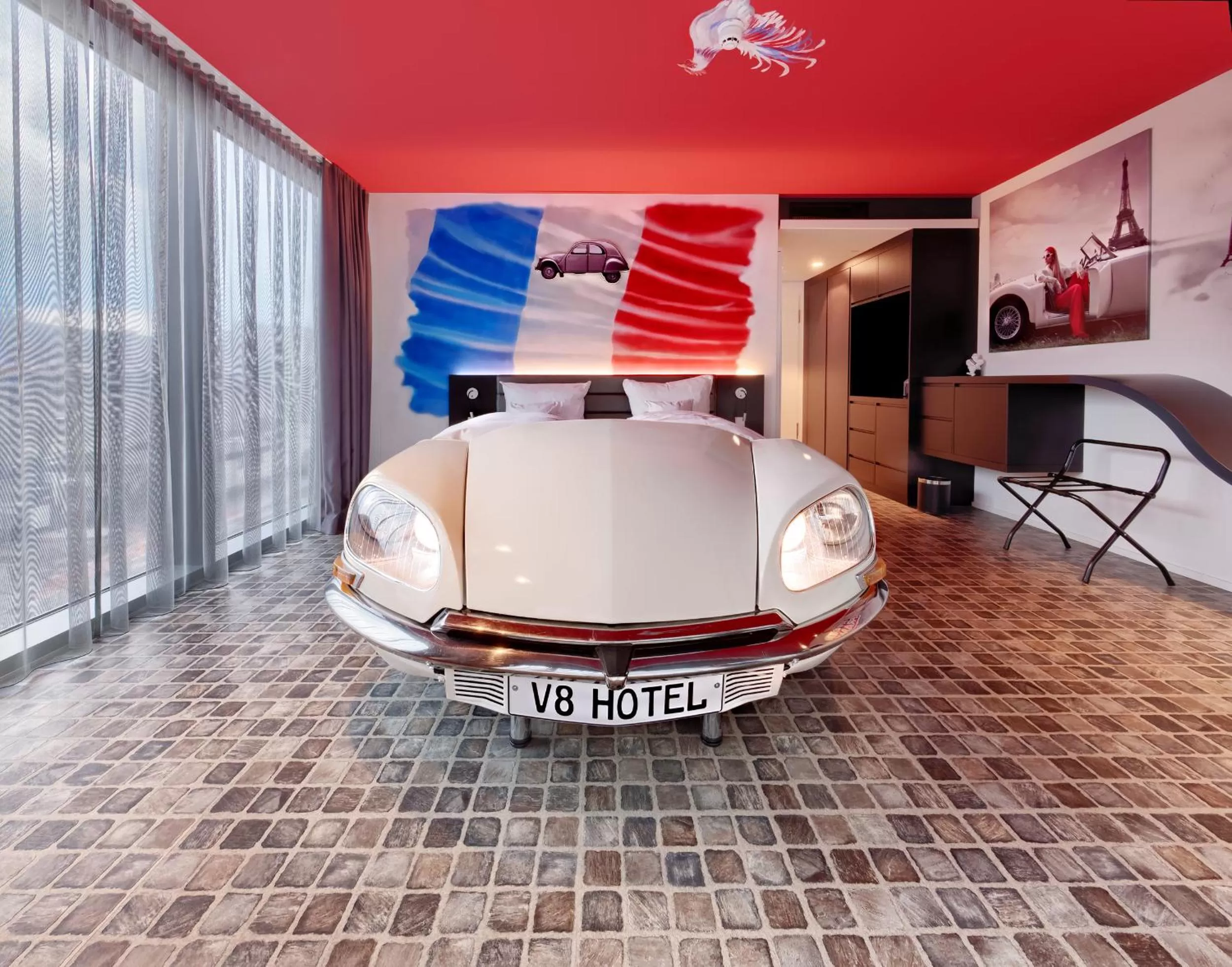 Photo of the whole room in V8 HOTEL Motorworld Region Stuttgart