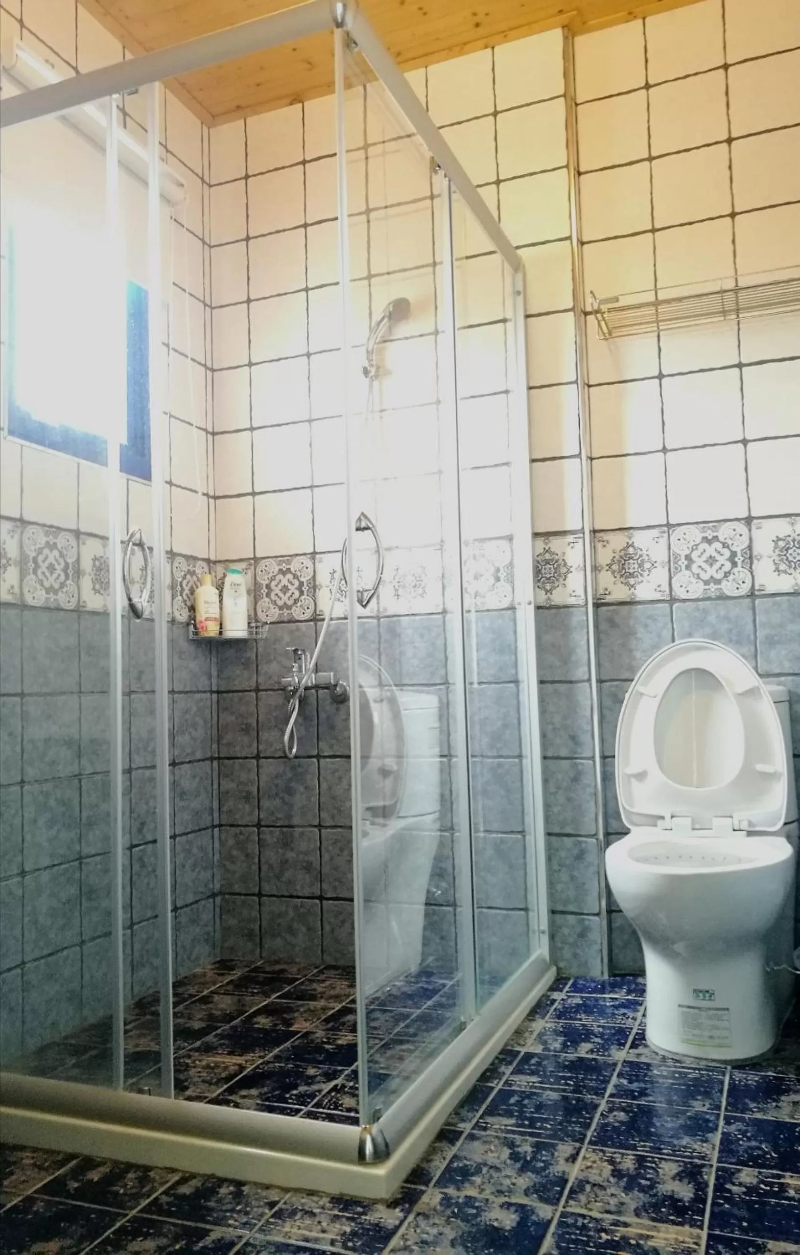 Shower in Love Ocean & Happy Bay HomeStay