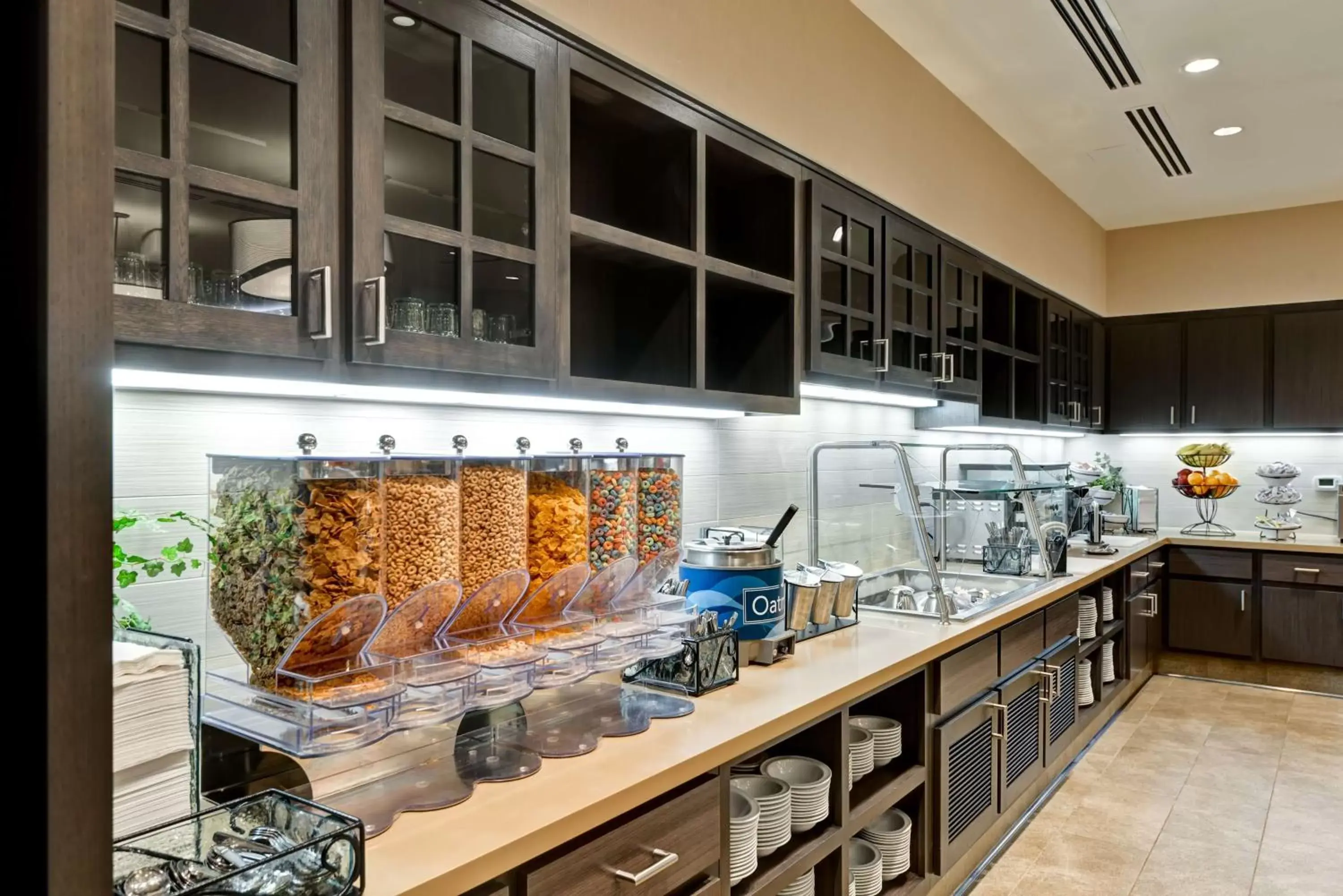 Dining area, Kitchen/Kitchenette in Homewood Suites by Hilton Anaheim Conv Ctr/Disneyland Main