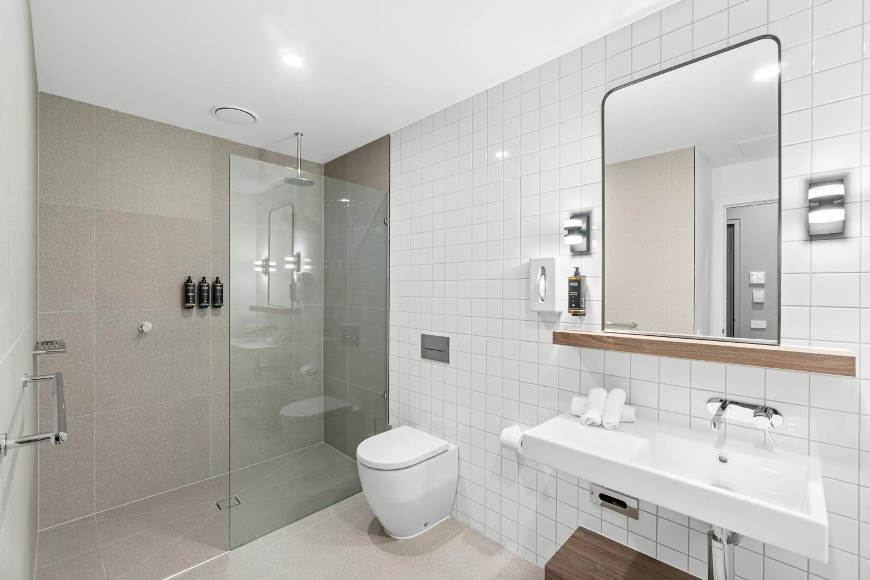 Shower, Bathroom in Mercure Pakenham