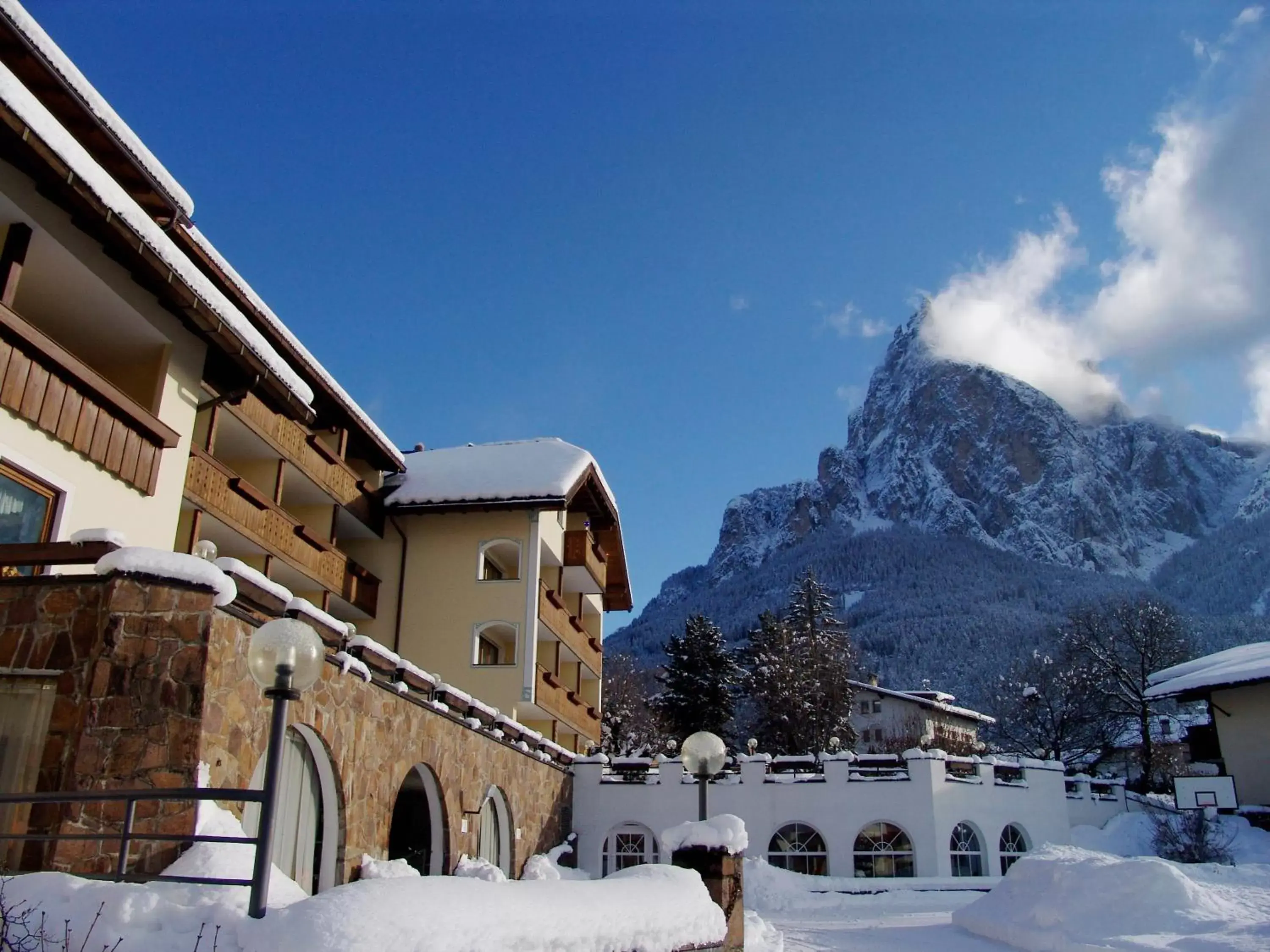 Facade/entrance, Winter in Activehotel Diana