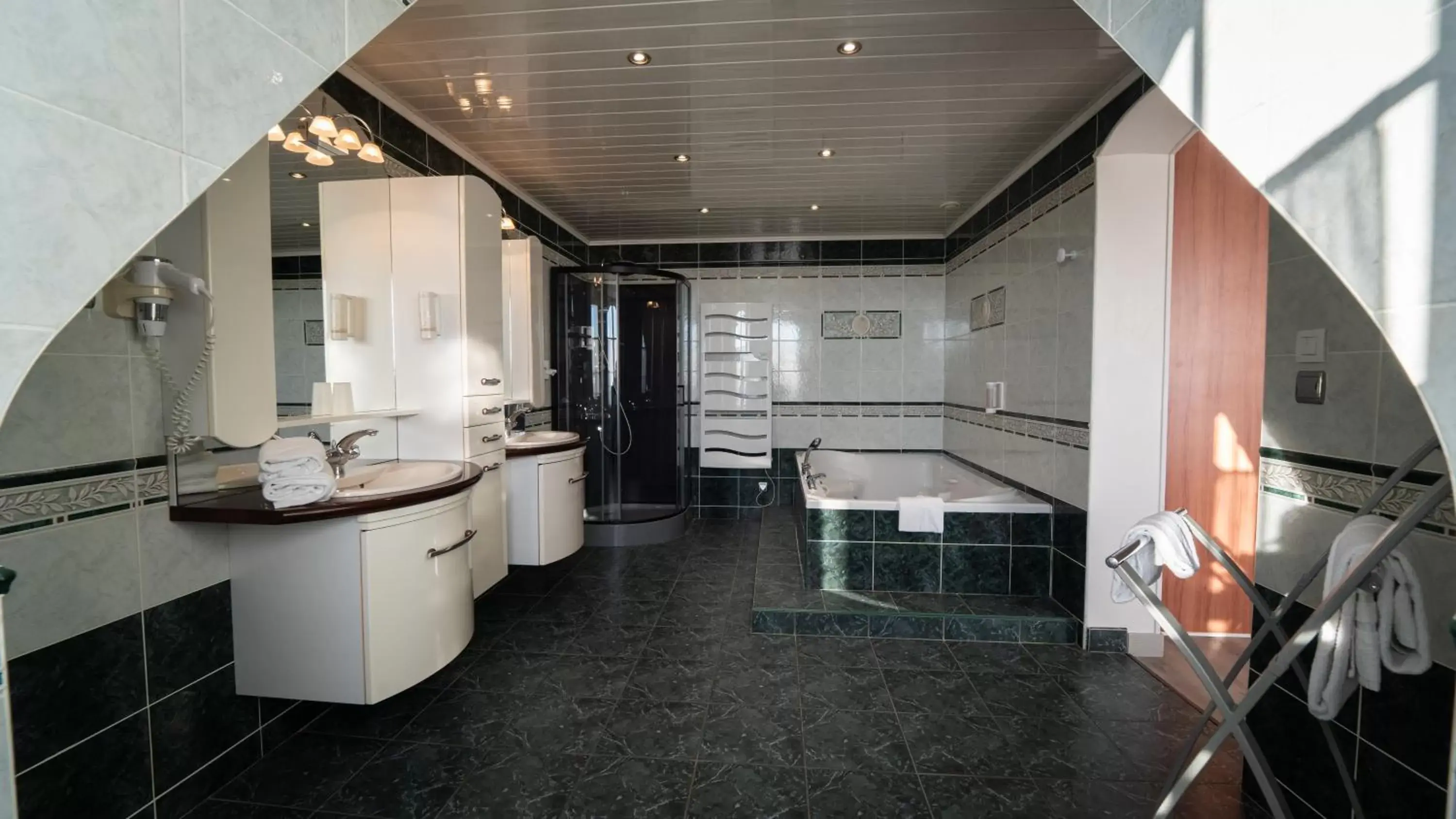 Bathroom, Kitchen/Kitchenette in Best Western Hotel Ile de France