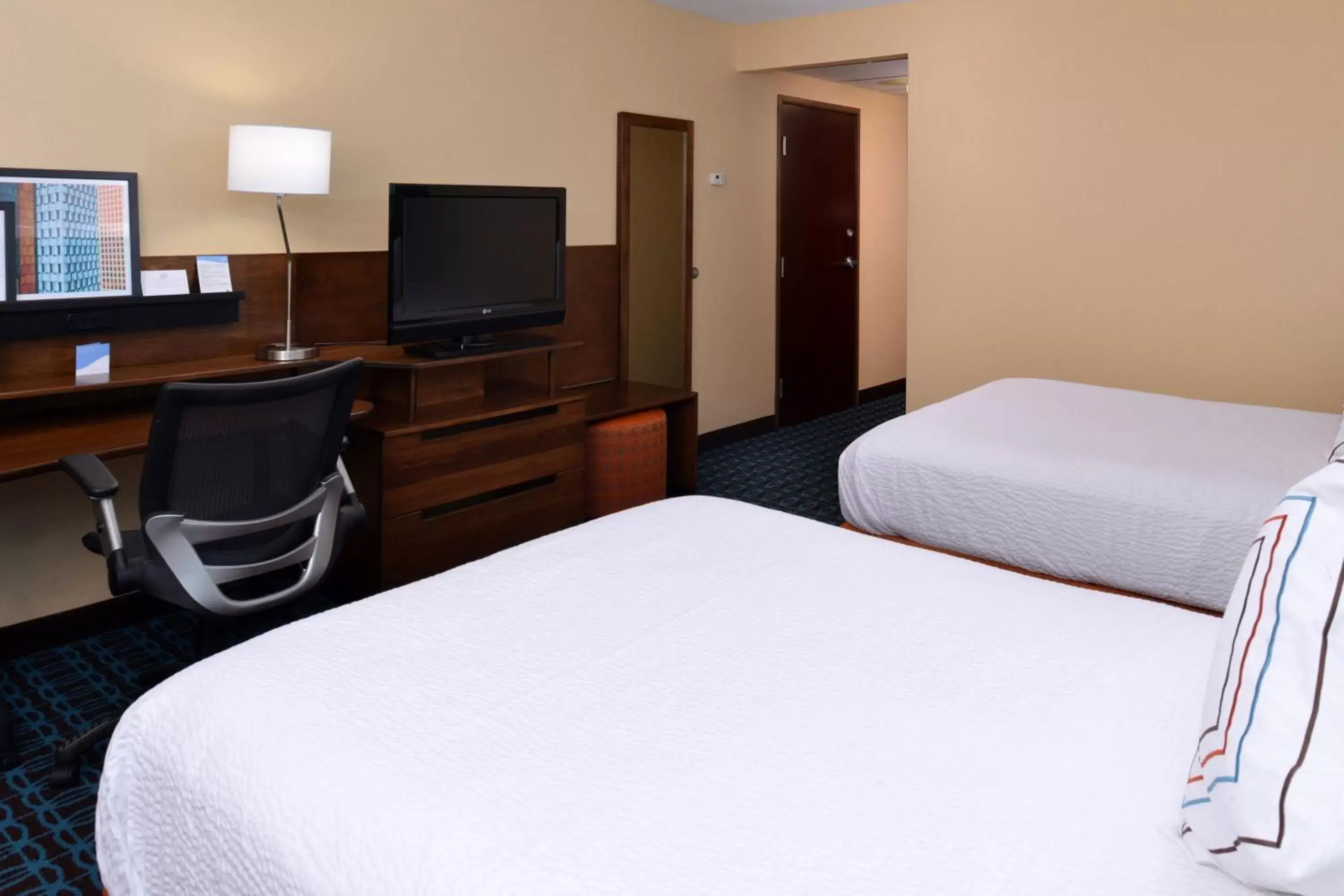 Photo of the whole room, Bed in Fairfield Inn and Suites by Marriott Dayton Troy
