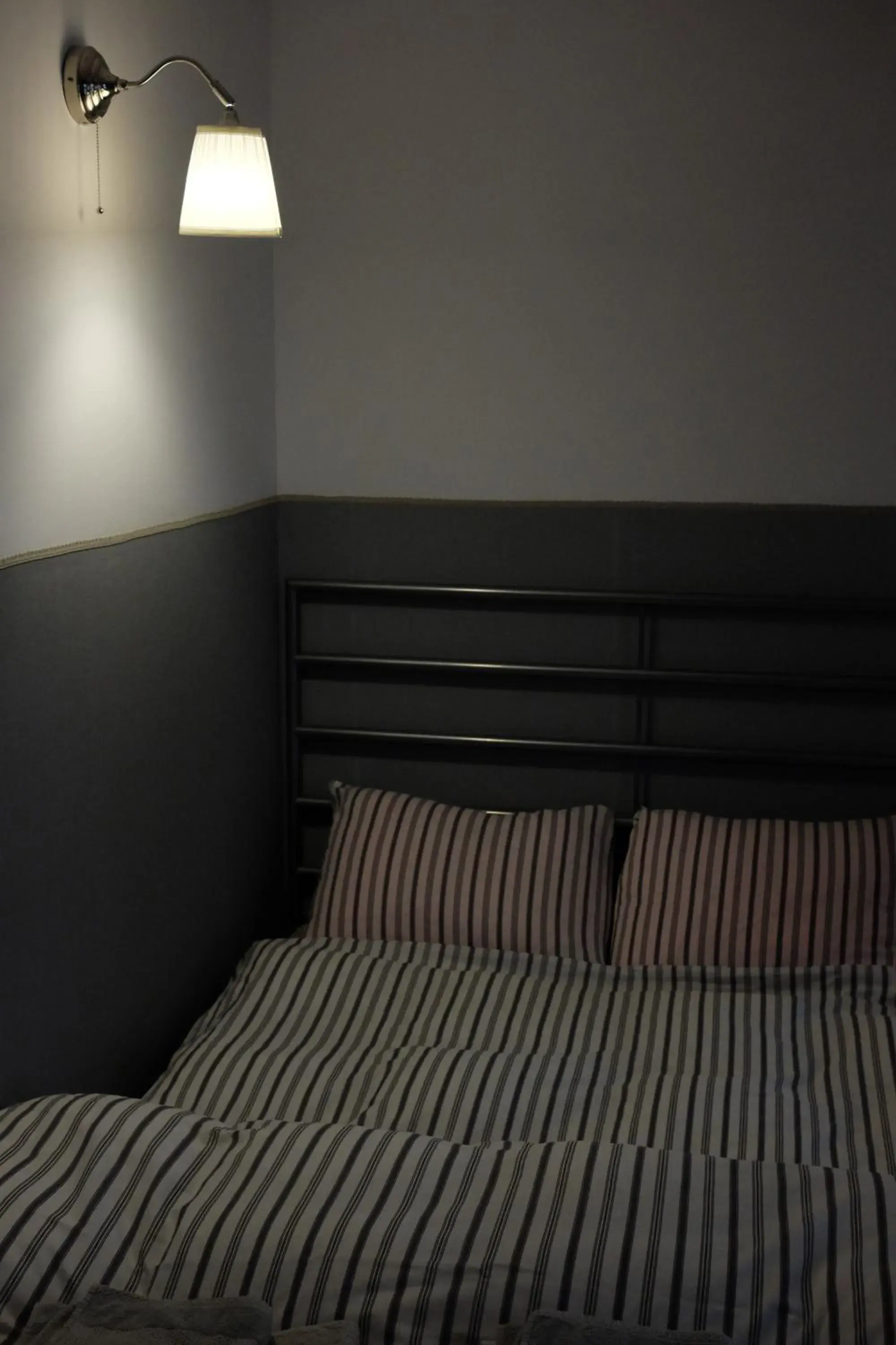 Bed in Academus - Cafe/Pub & Guest House