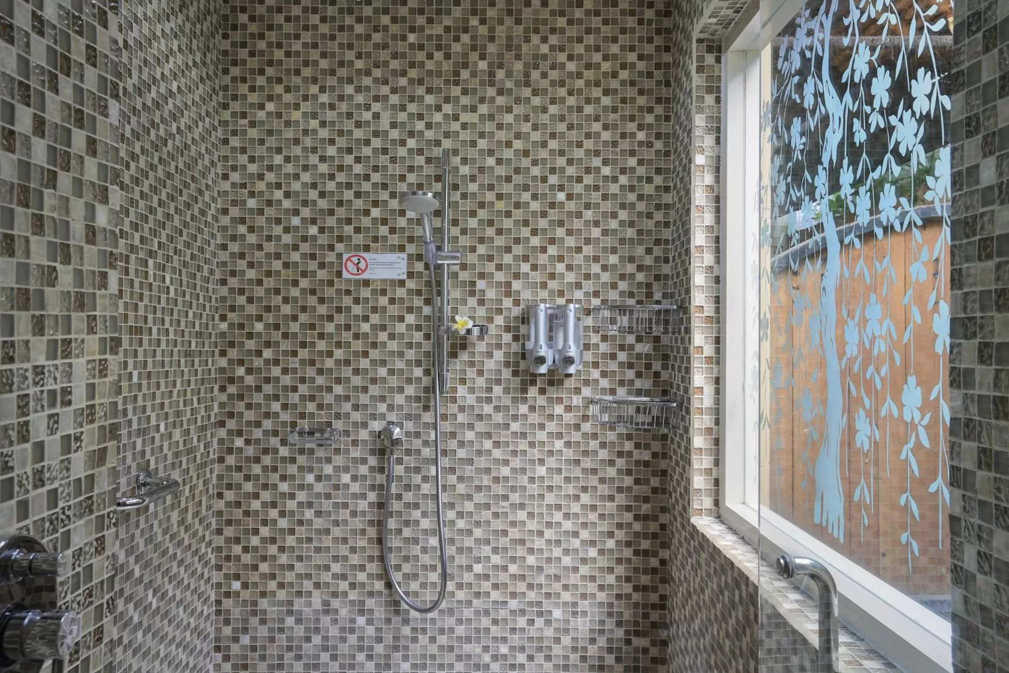 Shower in Manzelejepun Villa & Pavilion